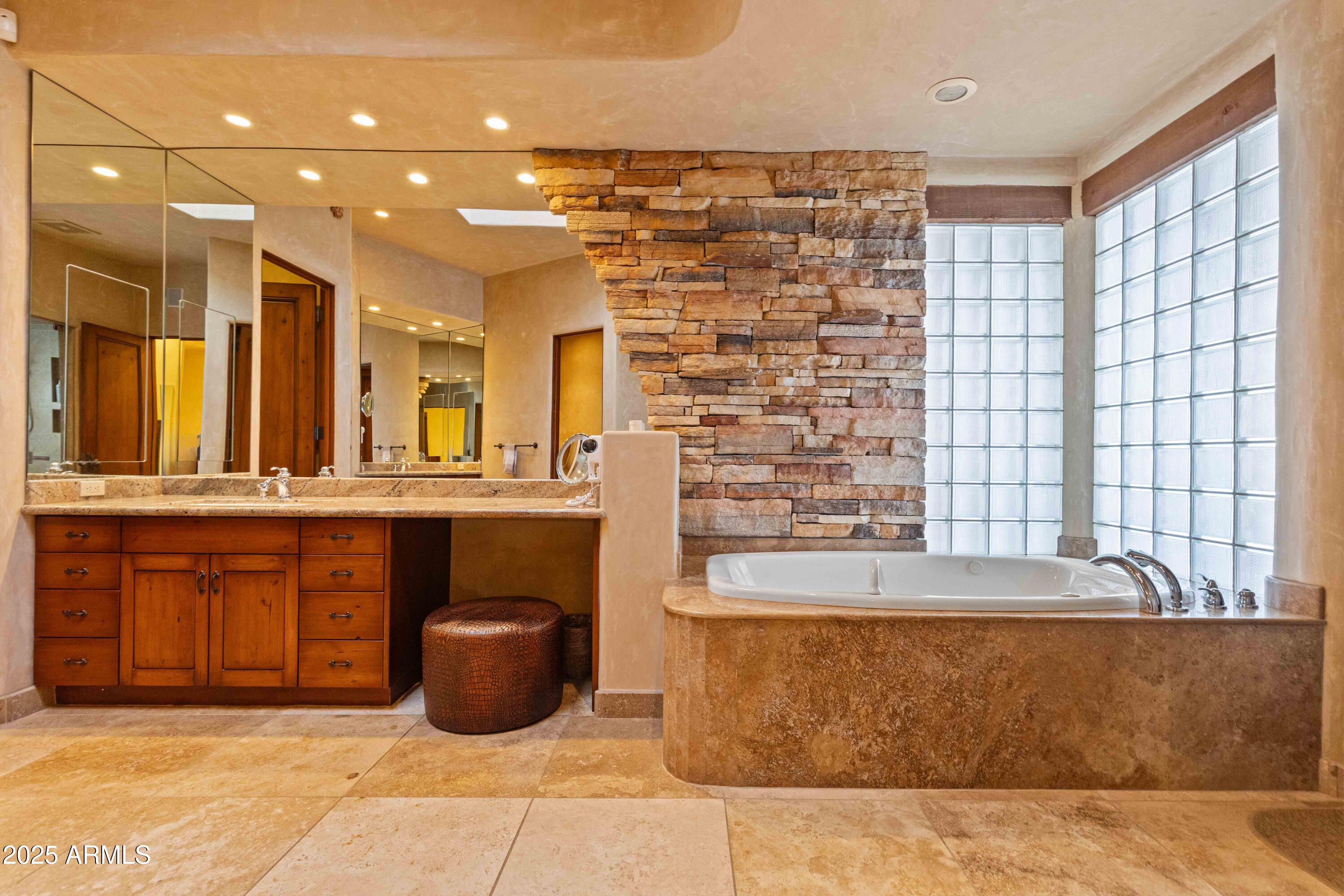 3307 N MOUNTAIN VIEW Road