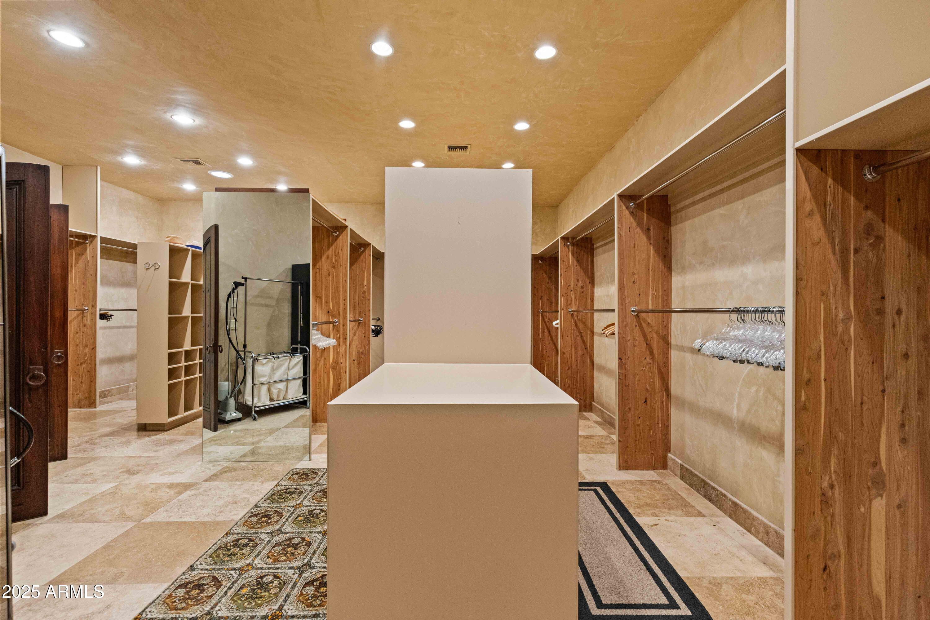 3307 N MOUNTAIN VIEW Road