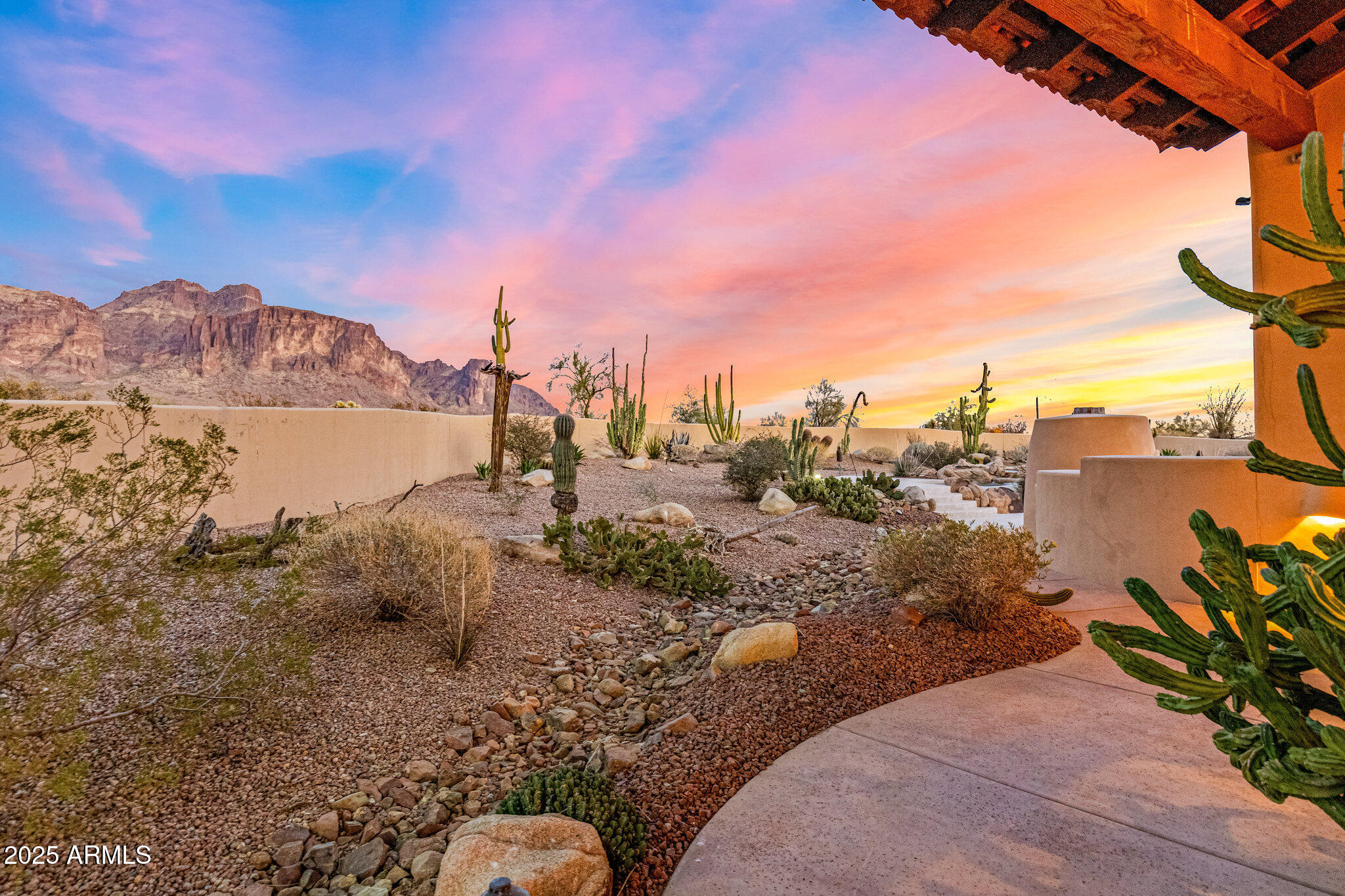 3307 N MOUNTAIN VIEW Road