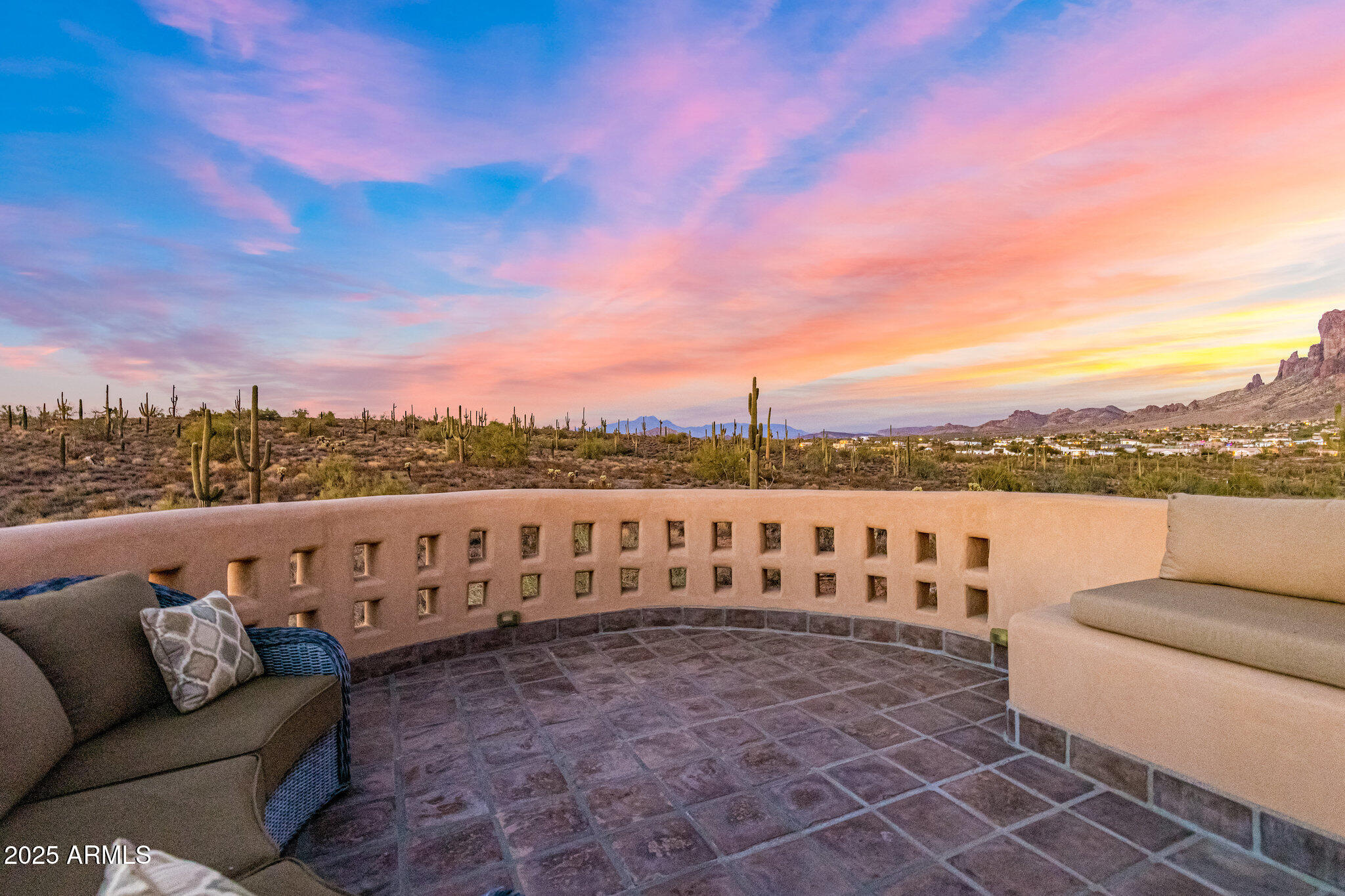 3307 N MOUNTAIN VIEW Road