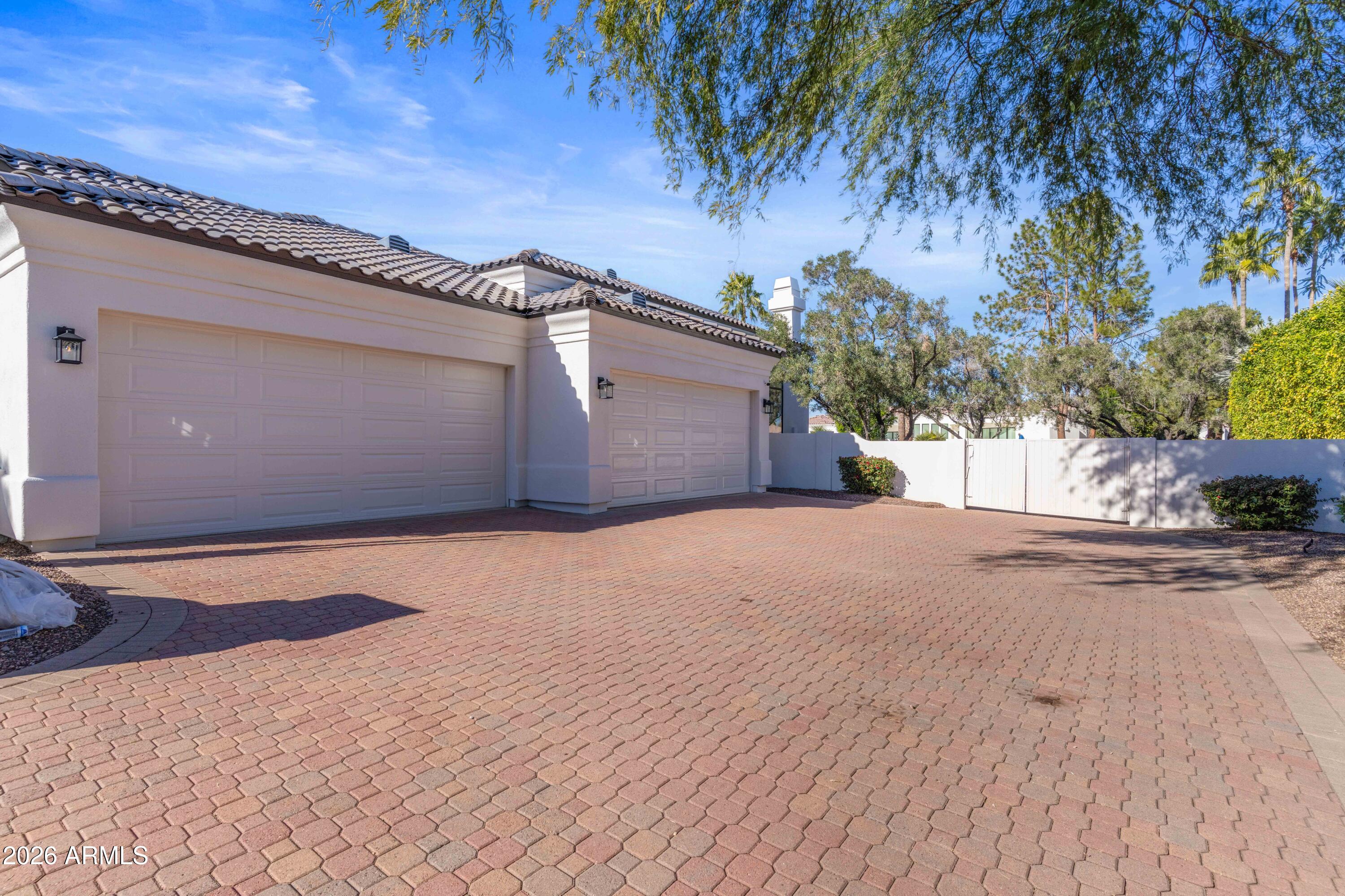 7126 E BLUEBIRD Lane