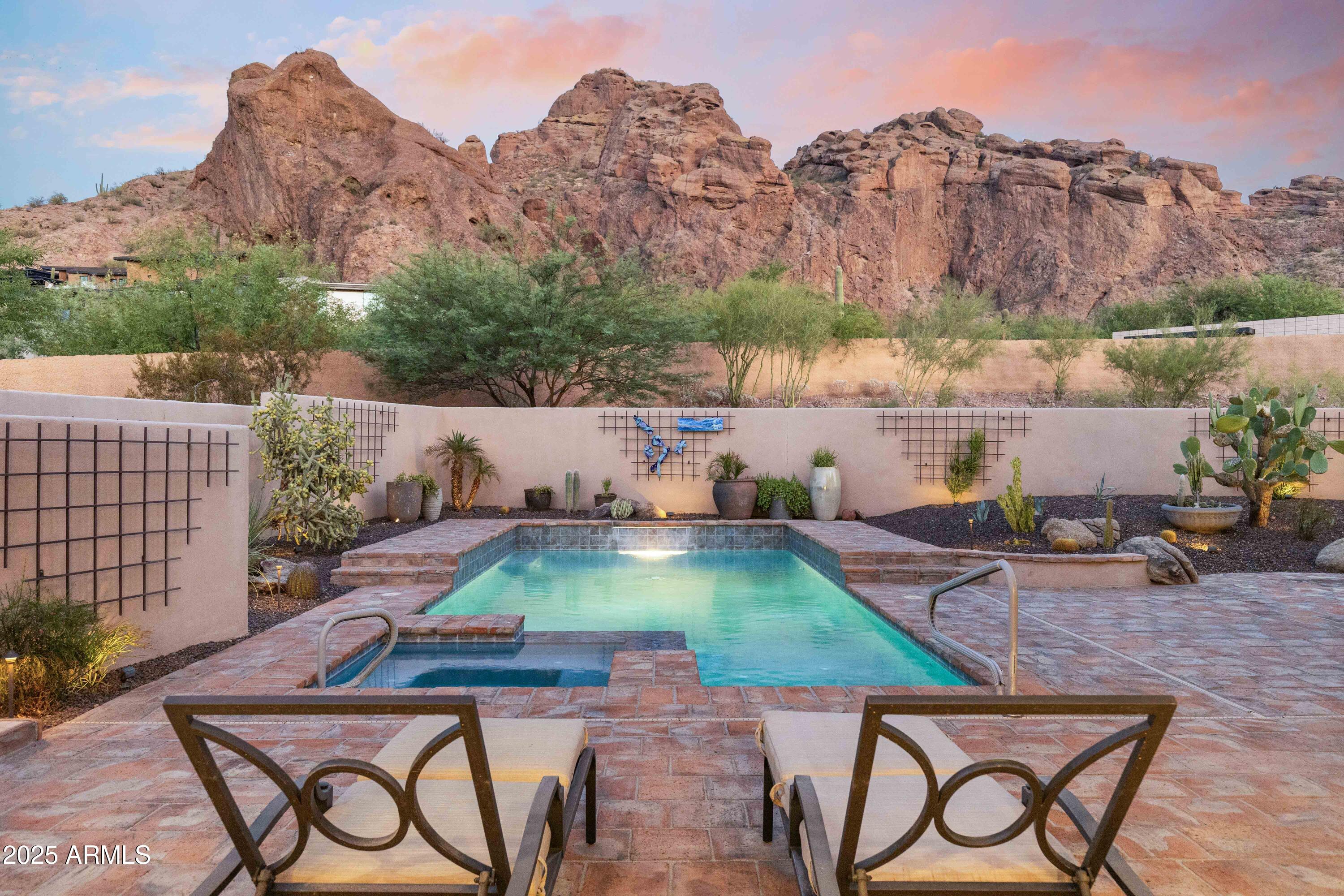 5984 N ECHO CANYON Drive