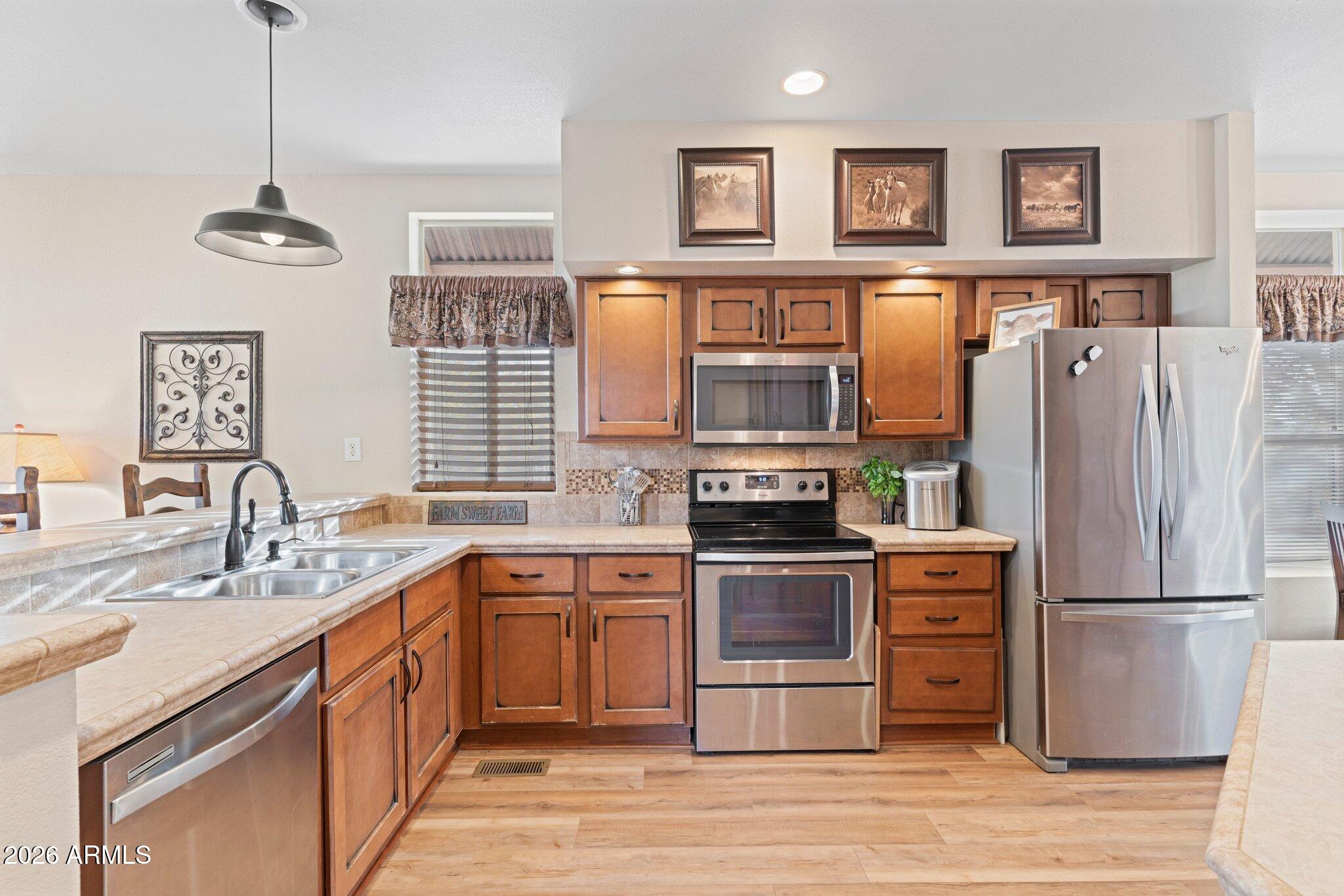 36808 N 27TH Street N