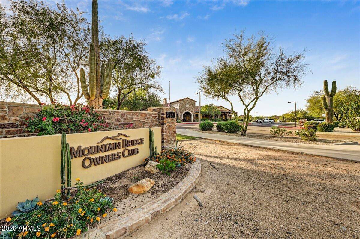 9155 E LEONORA Street