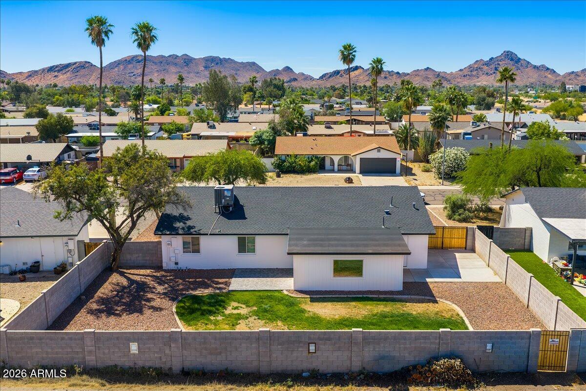 3416 E ALTADENA Avenue