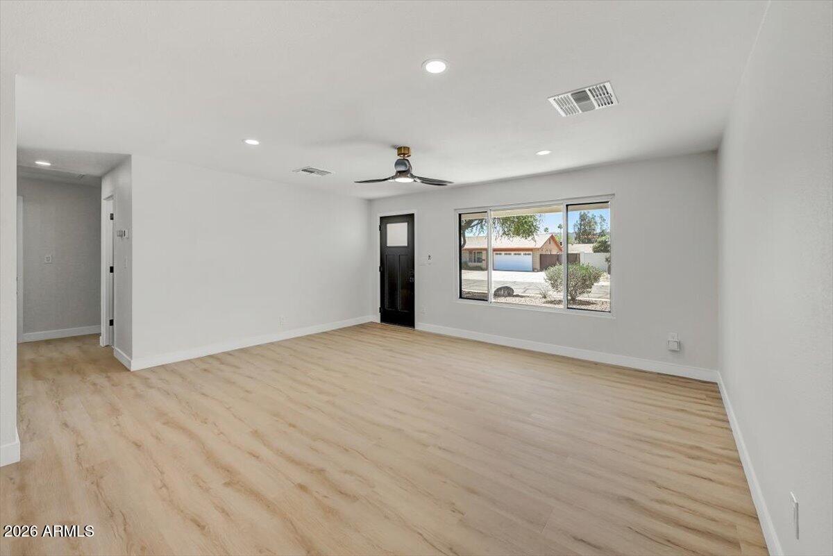 3416 E ALTADENA Avenue