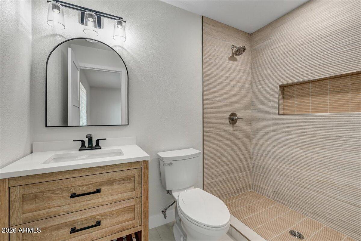 3416 E ALTADENA Avenue