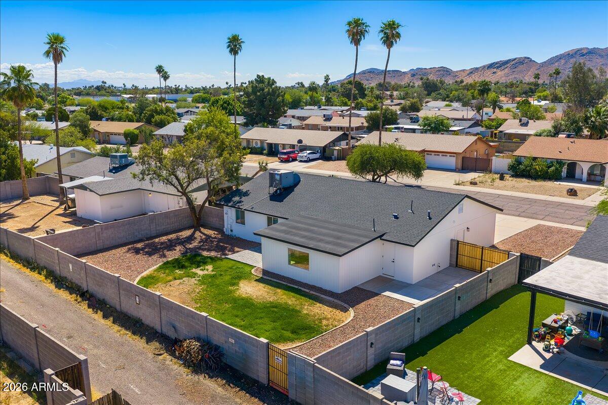 3416 E ALTADENA Avenue