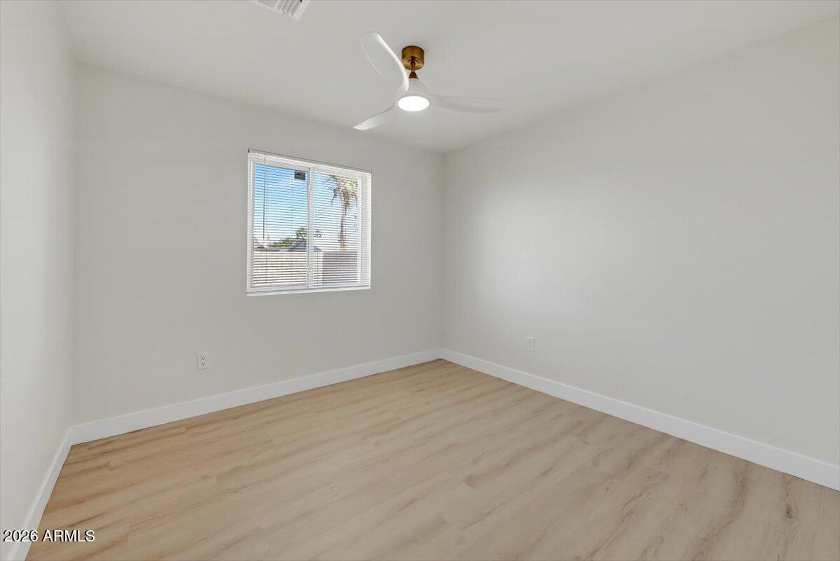 3416 E ALTADENA Avenue