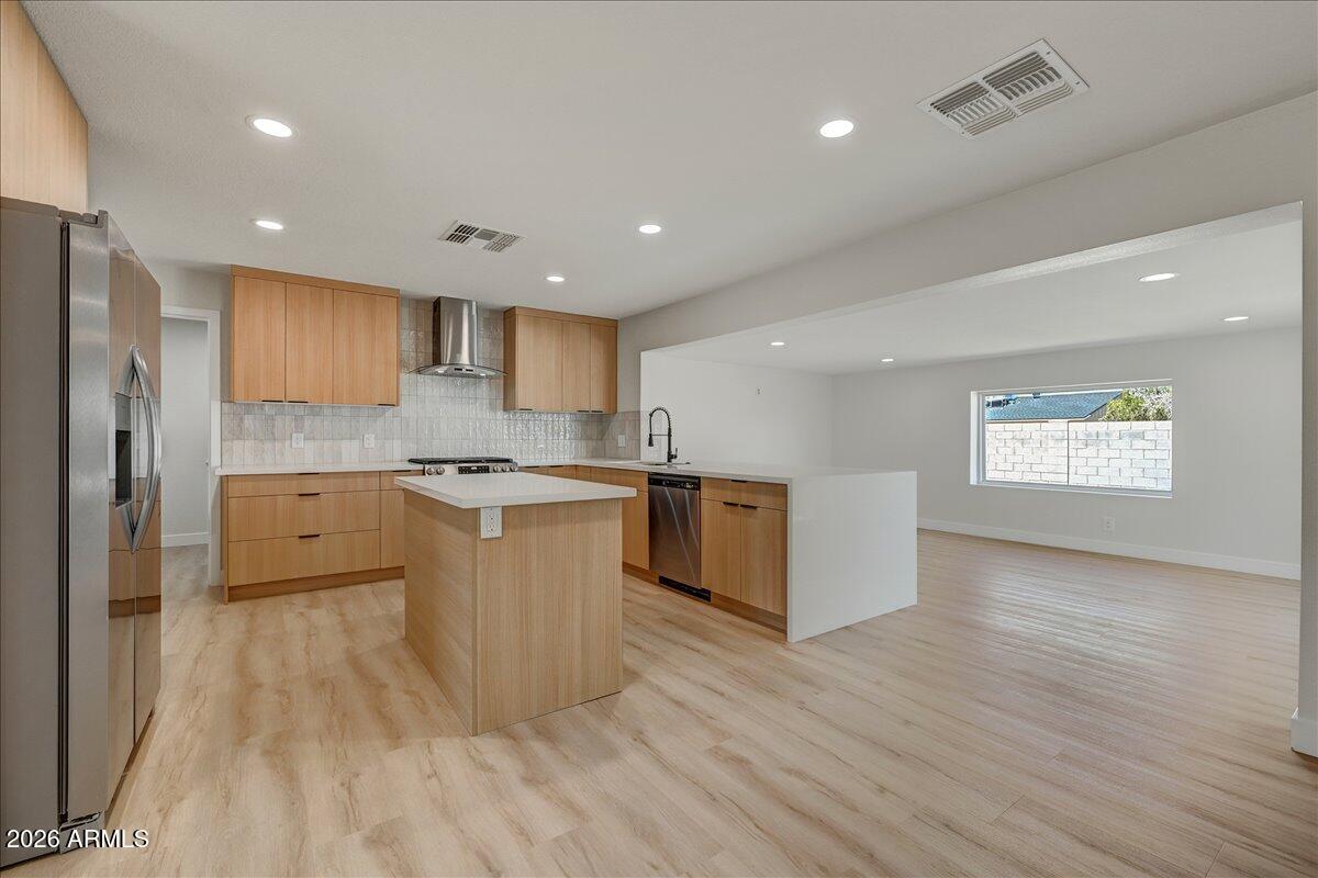 3416 E ALTADENA Avenue