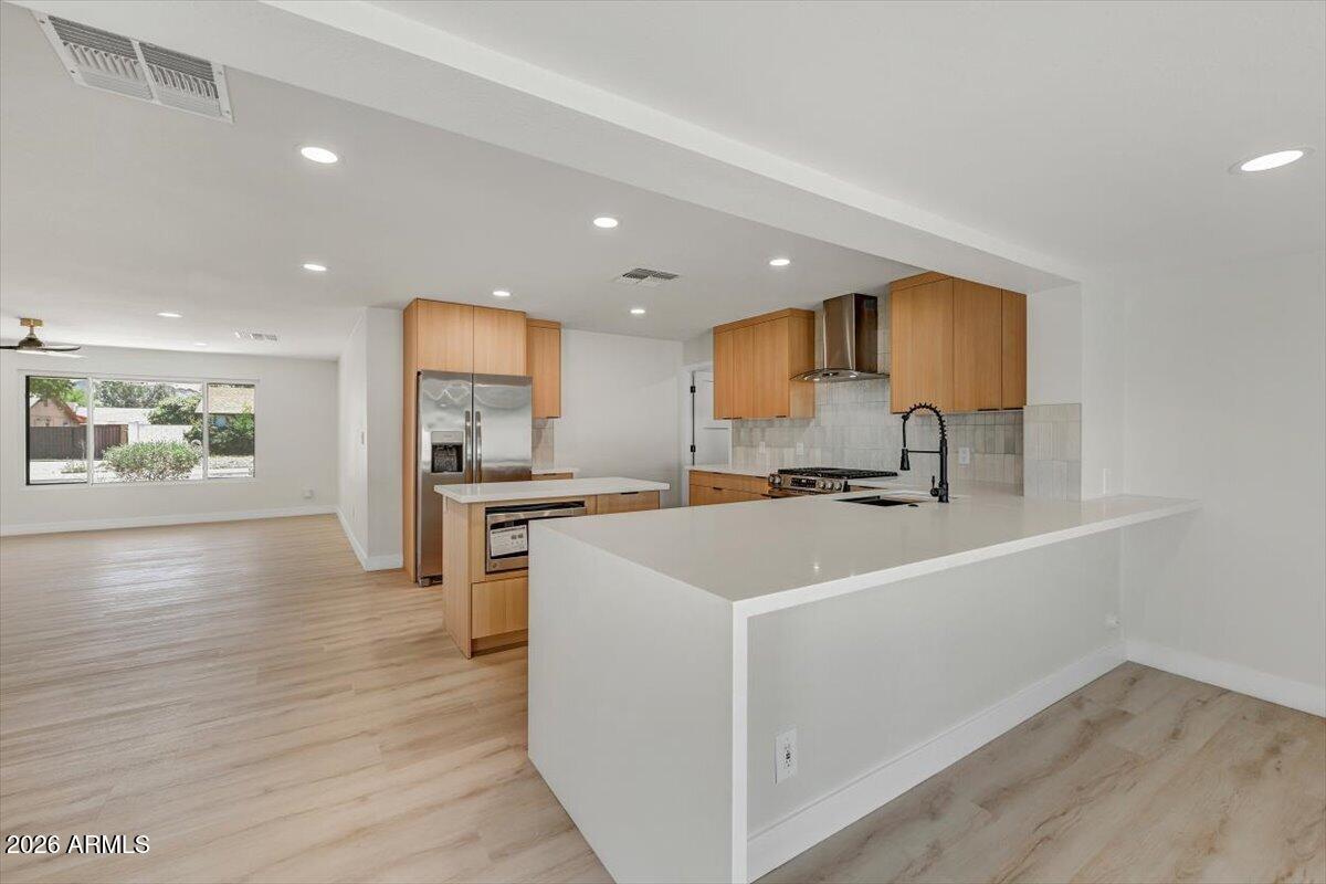 3416 E ALTADENA Avenue