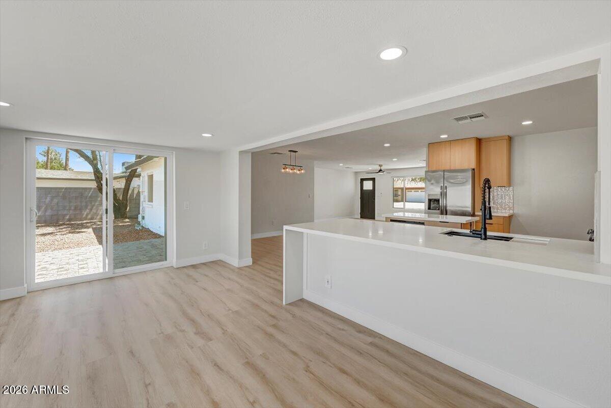 3416 E ALTADENA Avenue