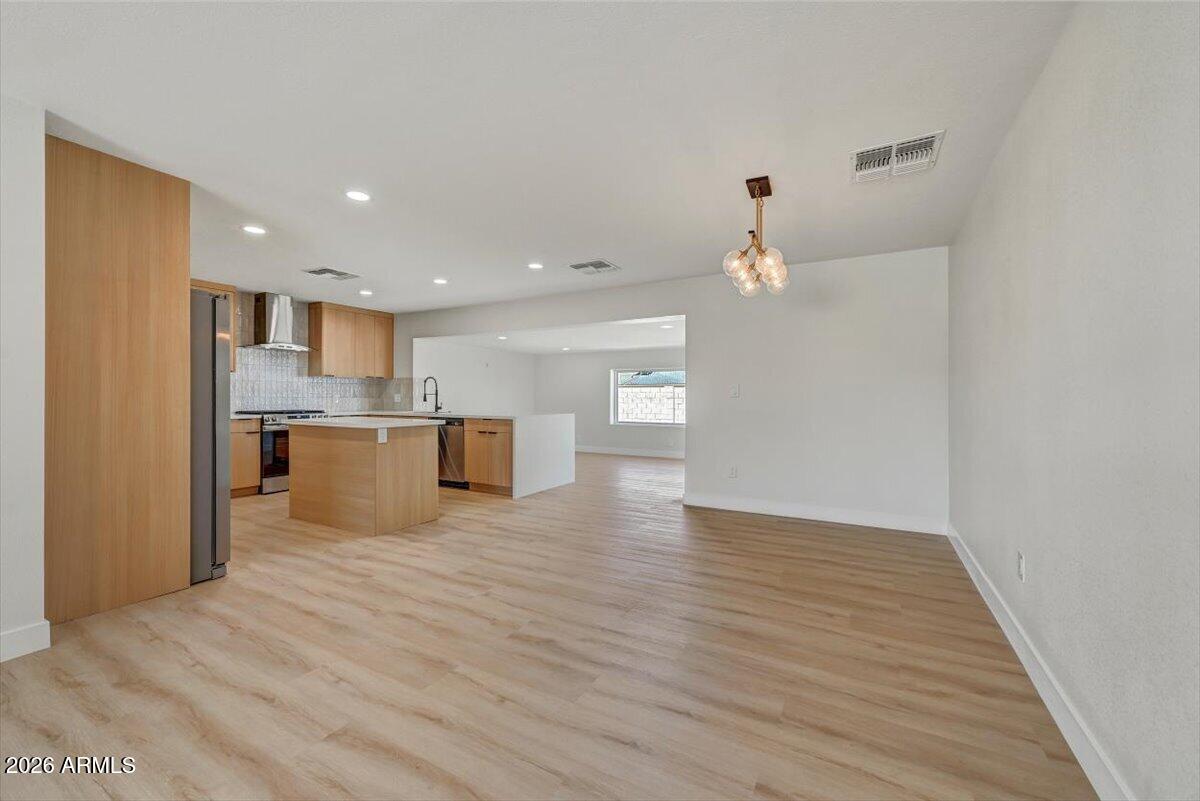 3416 E ALTADENA Avenue