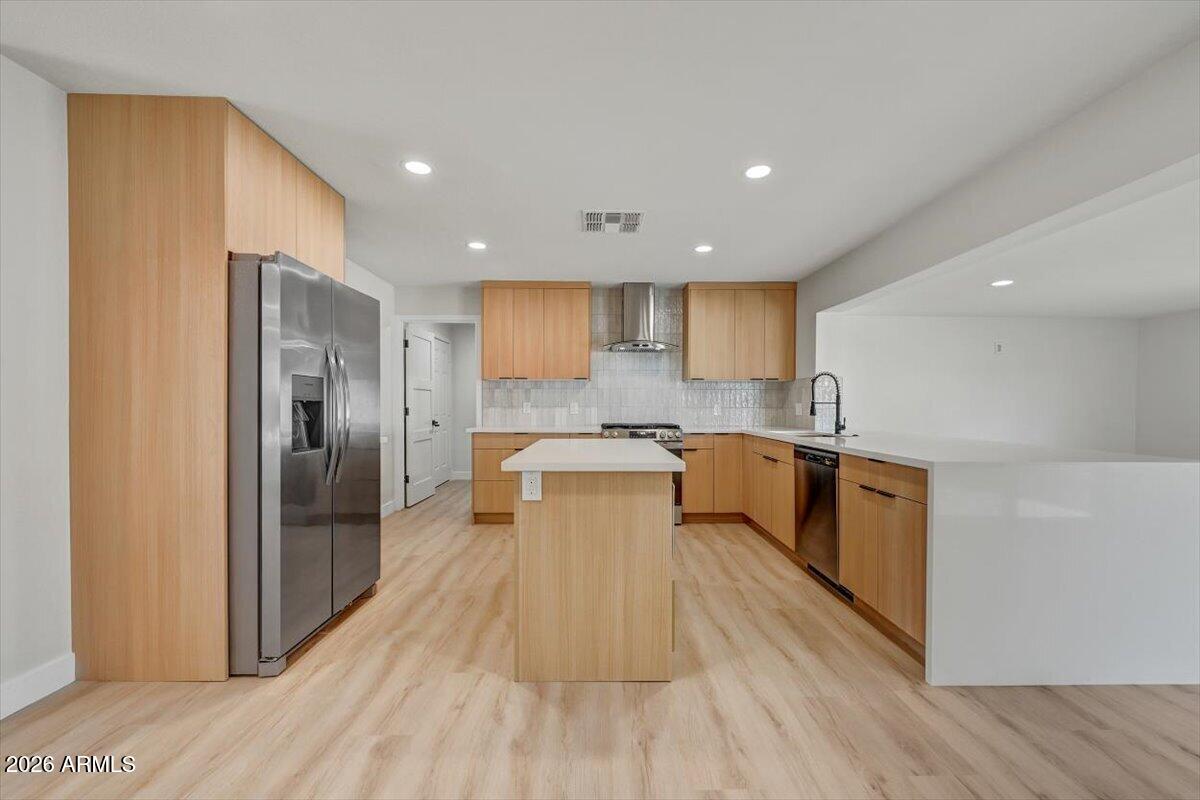 3416 E ALTADENA Avenue