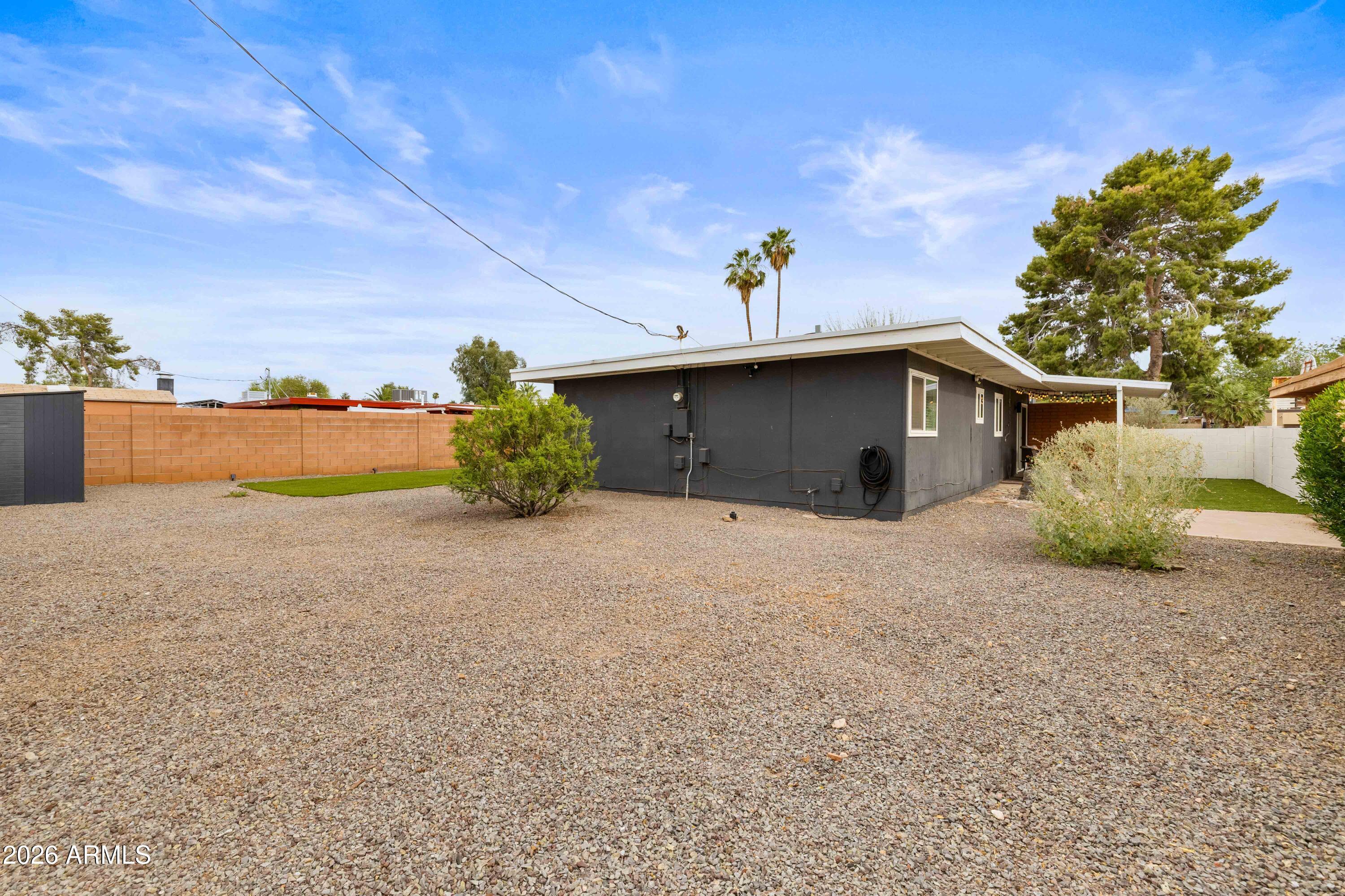 3728 E SUNNYSIDE Drive
