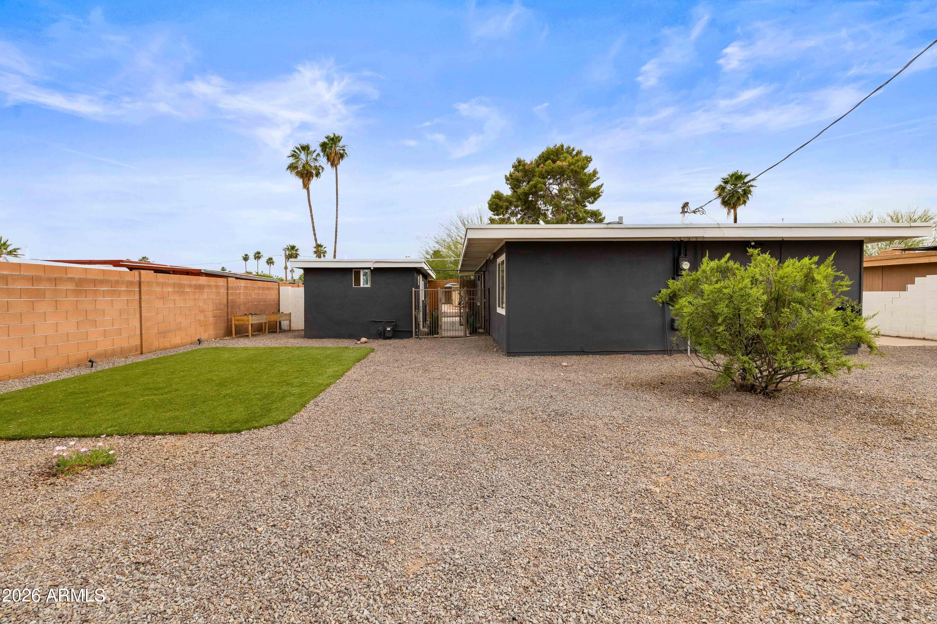 3728 E SUNNYSIDE Drive