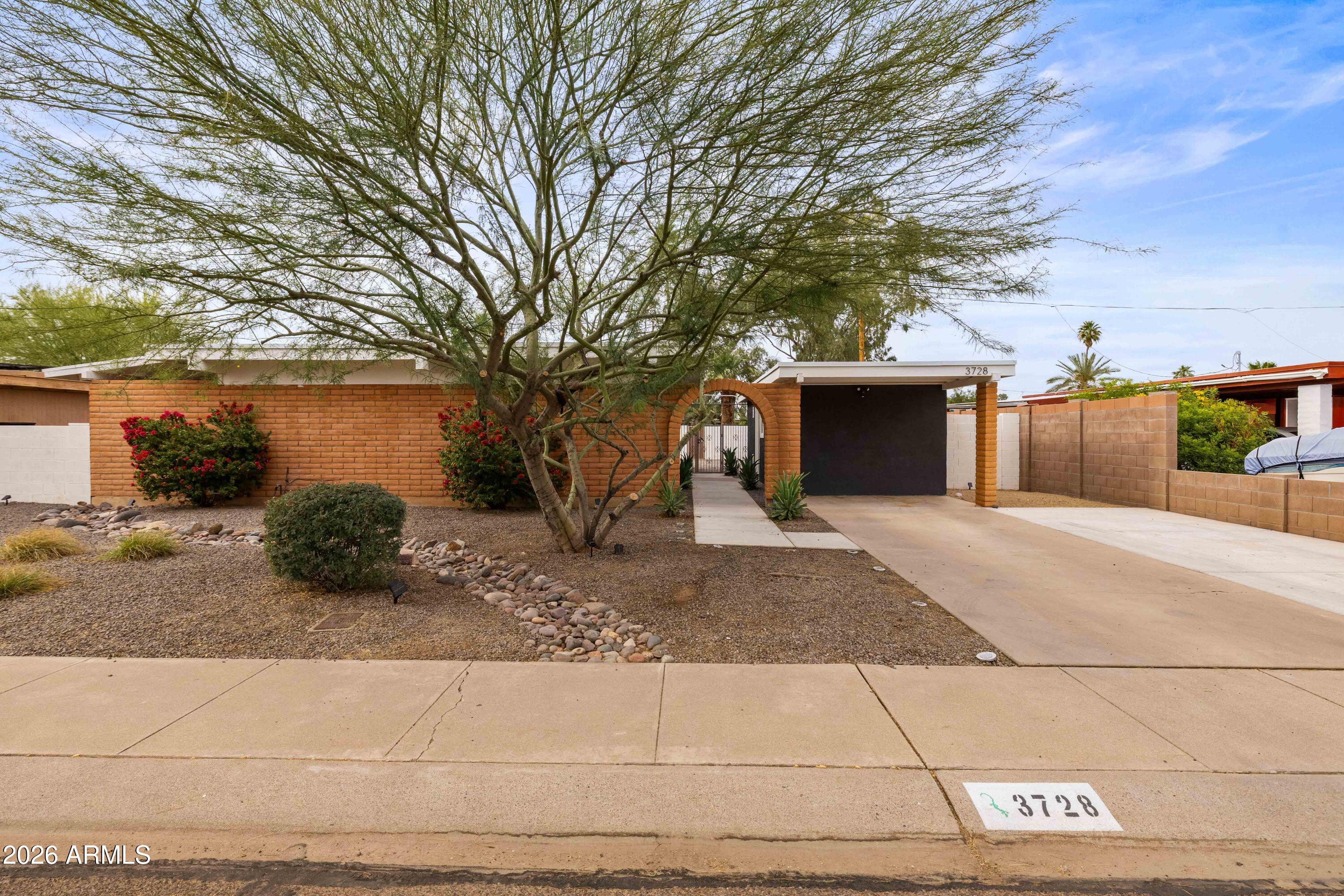 3728 E SUNNYSIDE Drive