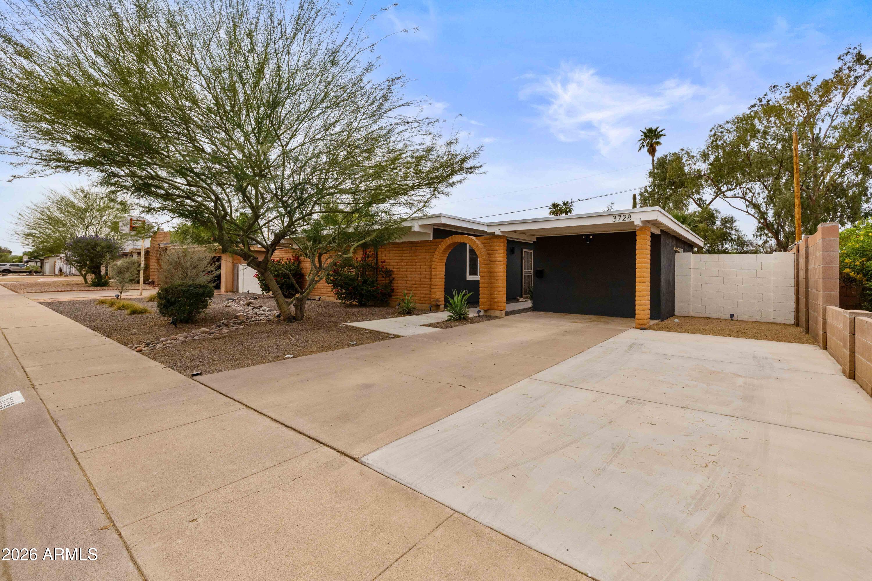 3728 E SUNNYSIDE Drive