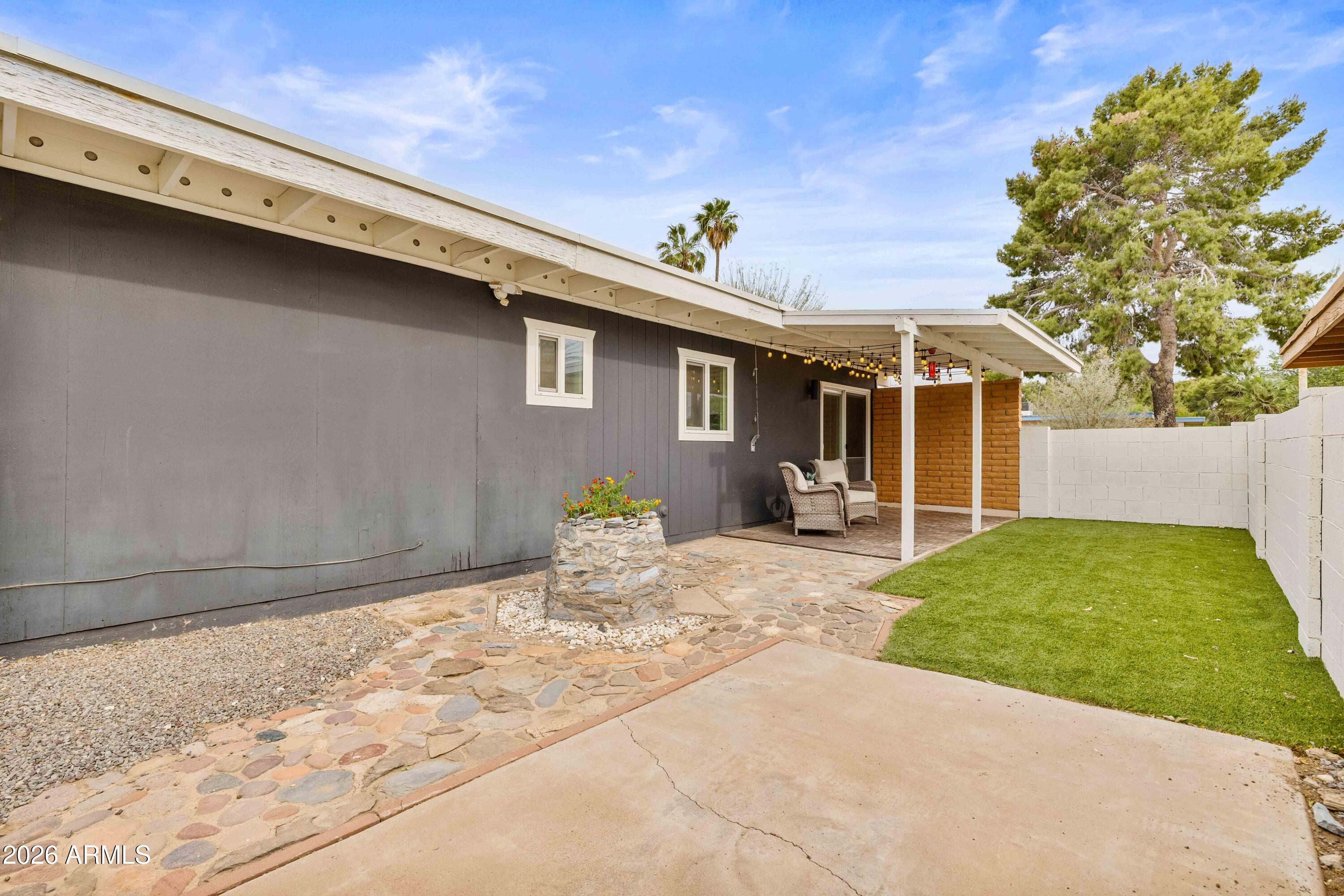 3728 E SUNNYSIDE Drive