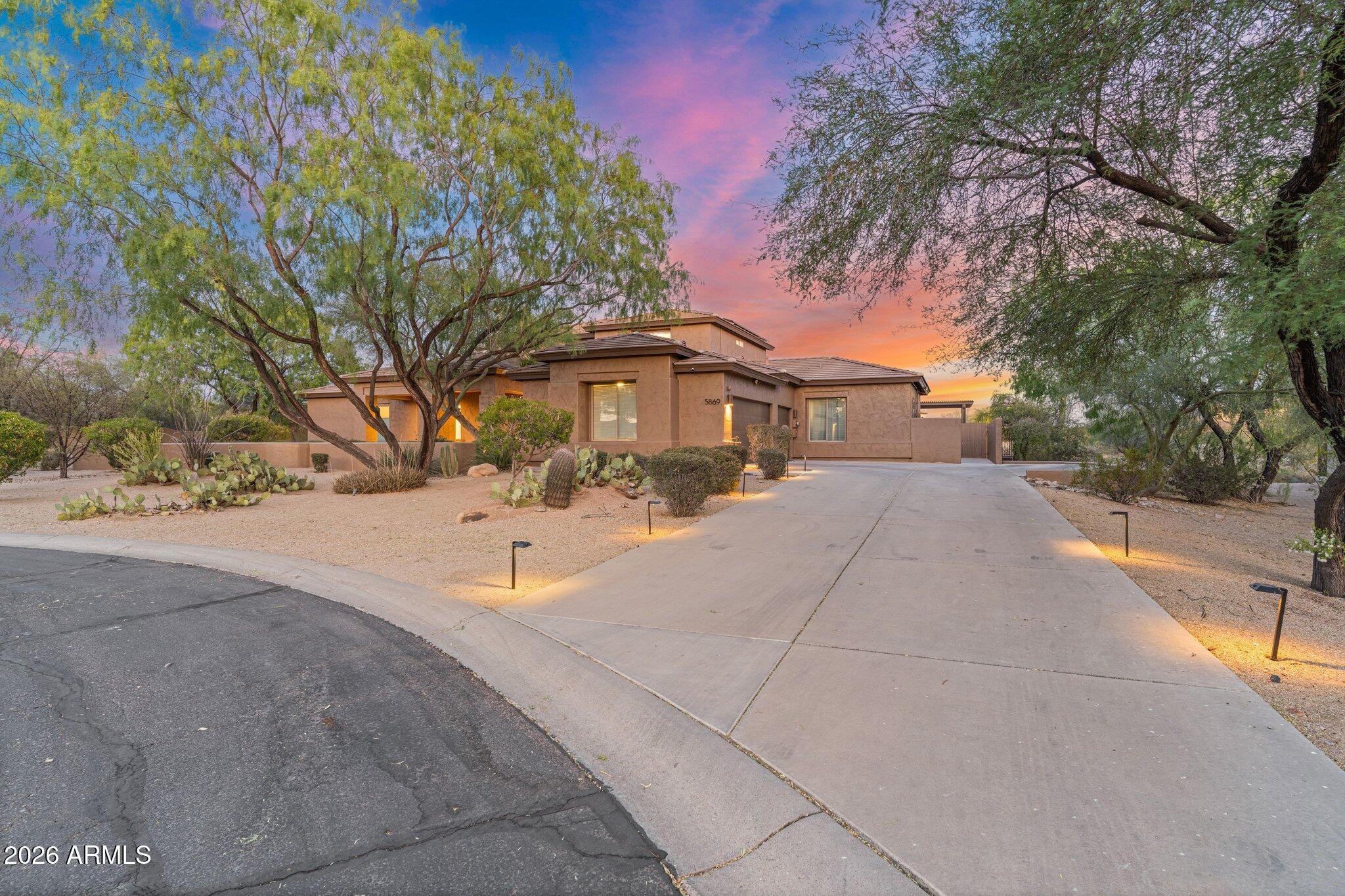 5869 E HEDGEHOG Place