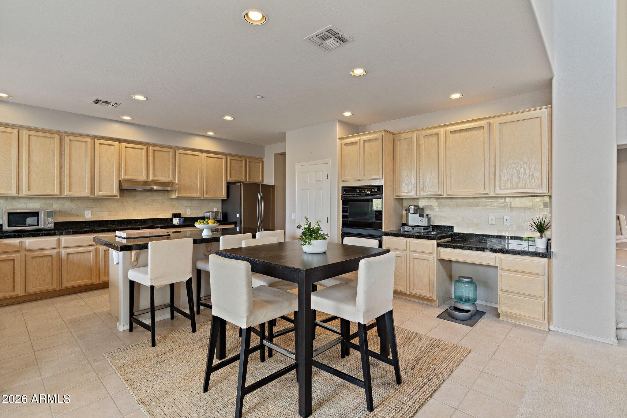 5869 E HEDGEHOG Place