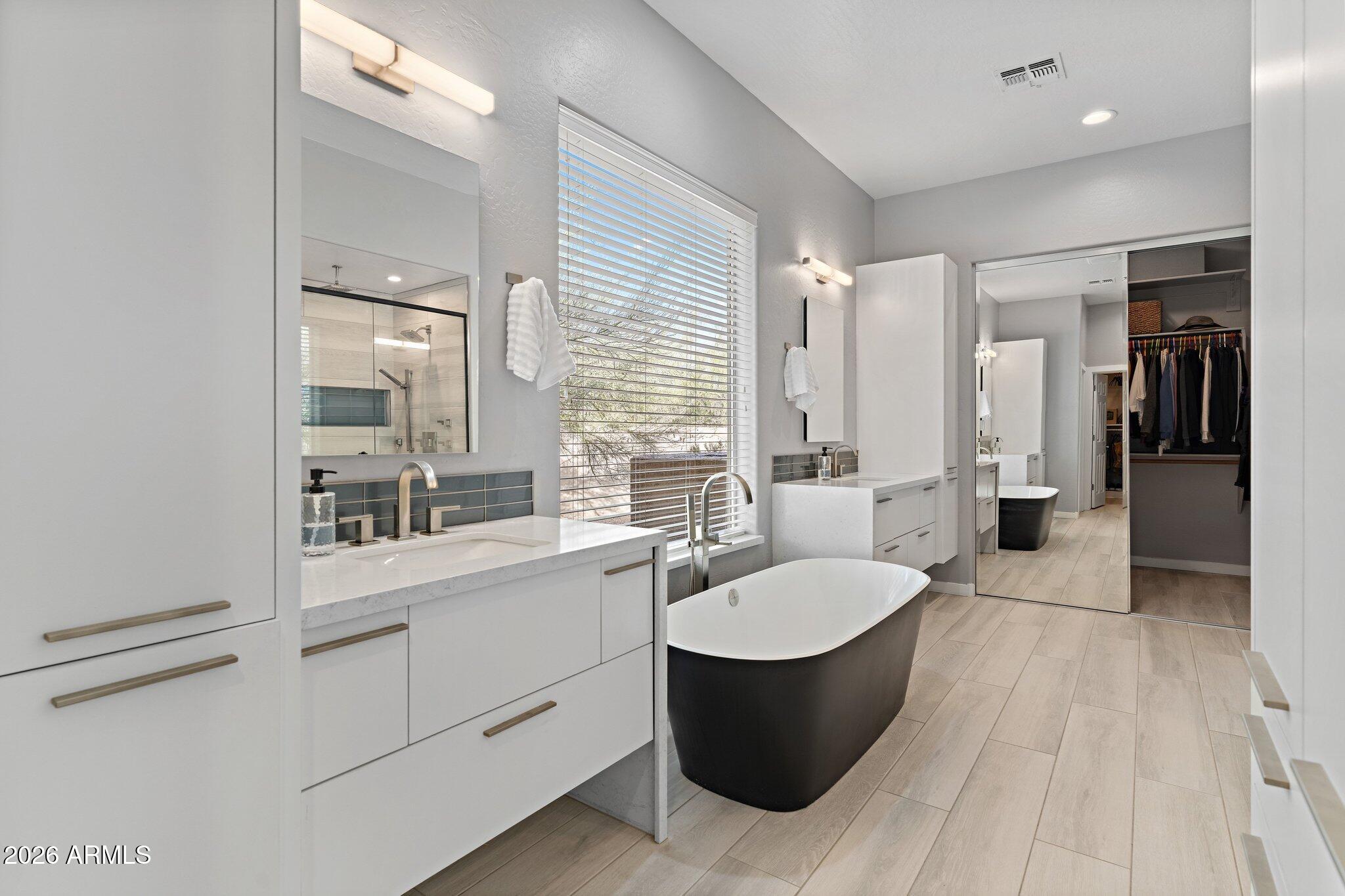 5869 E HEDGEHOG Place