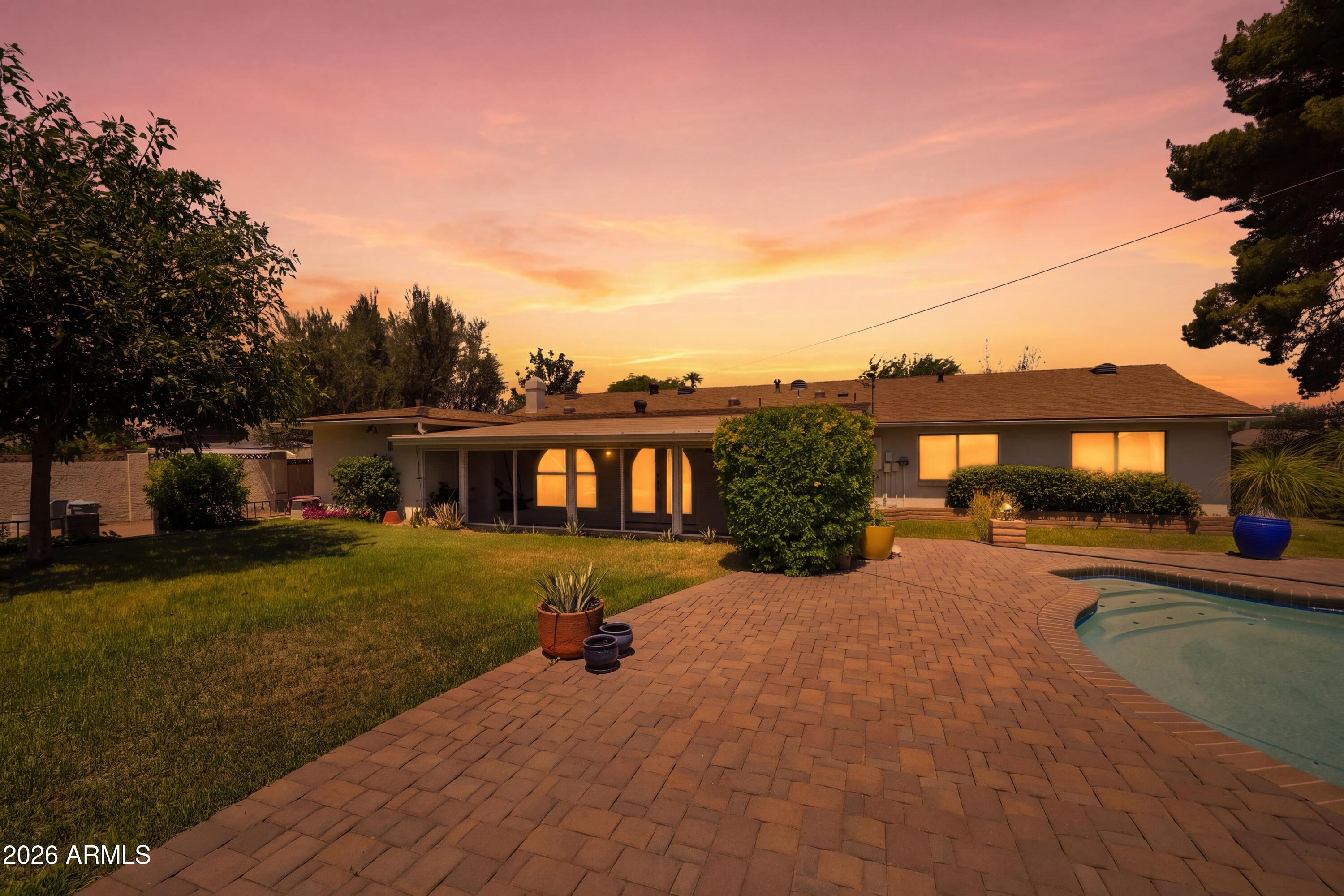 3827 E MERCER Lane