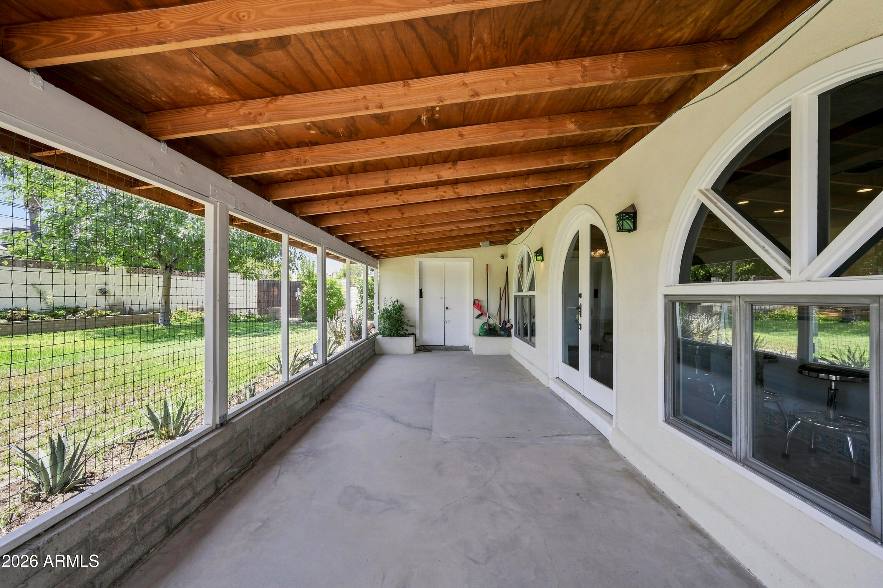 3827 E MERCER Lane