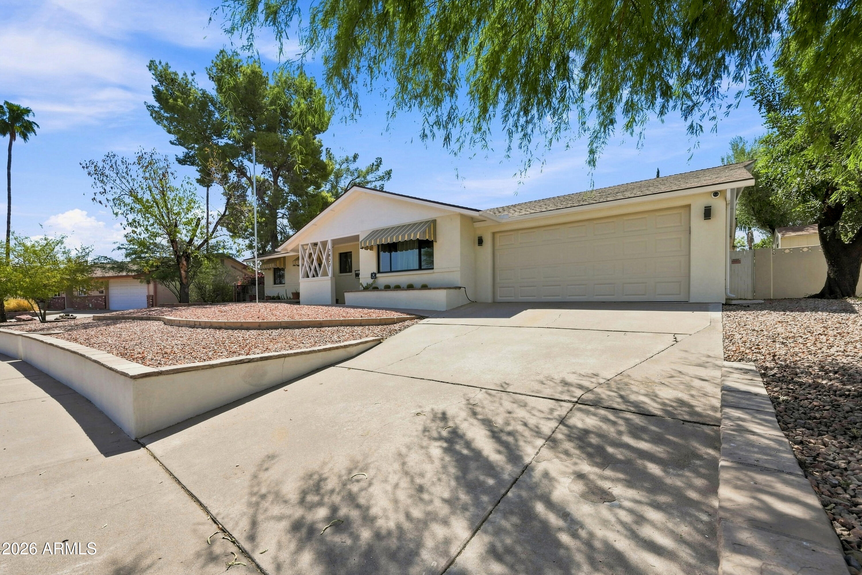 3827 E MERCER Lane