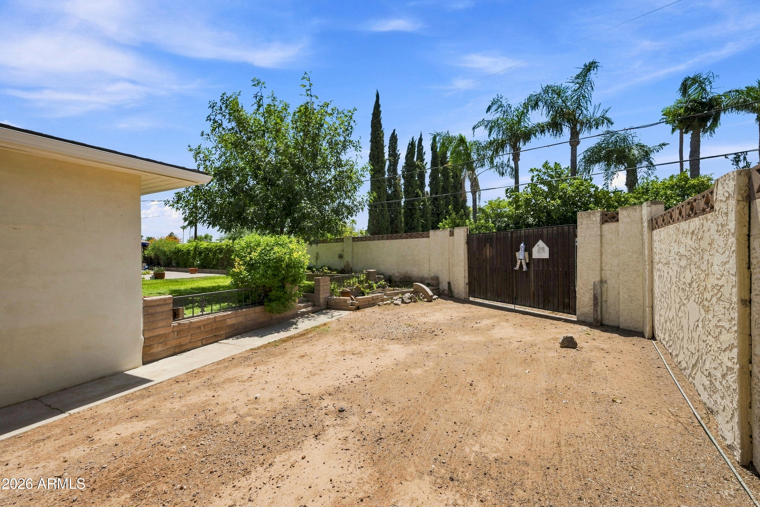 3827 E MERCER Lane