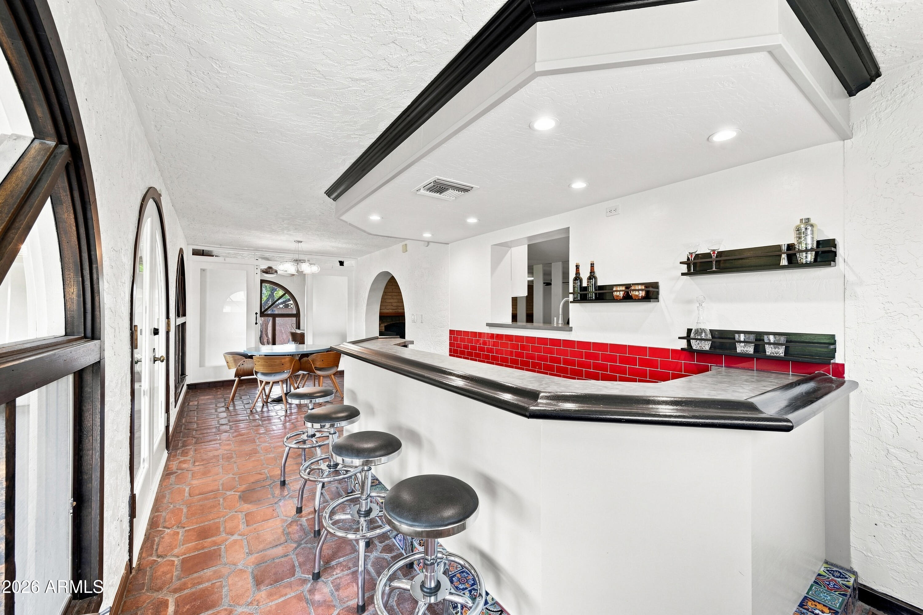 3827 E MERCER Lane