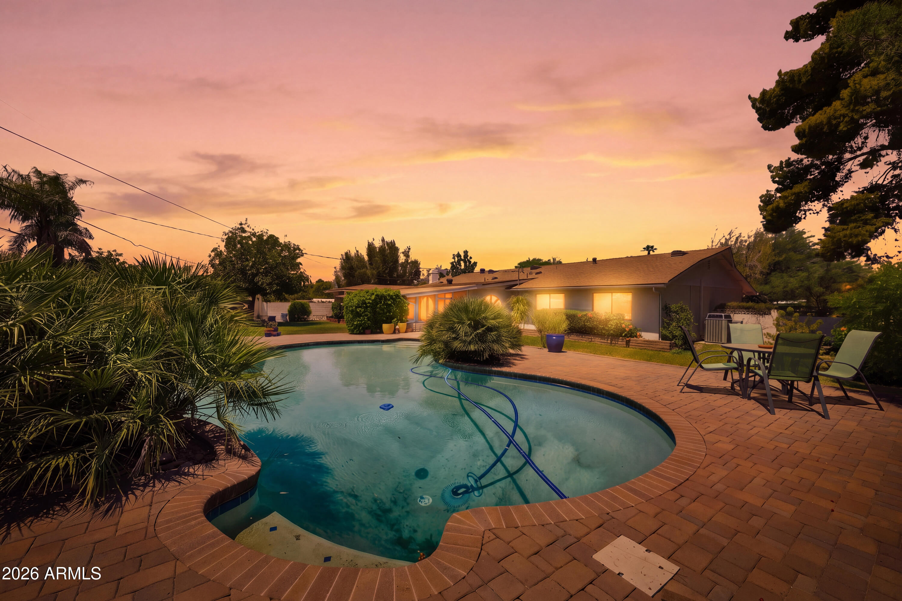 3827 E MERCER Lane