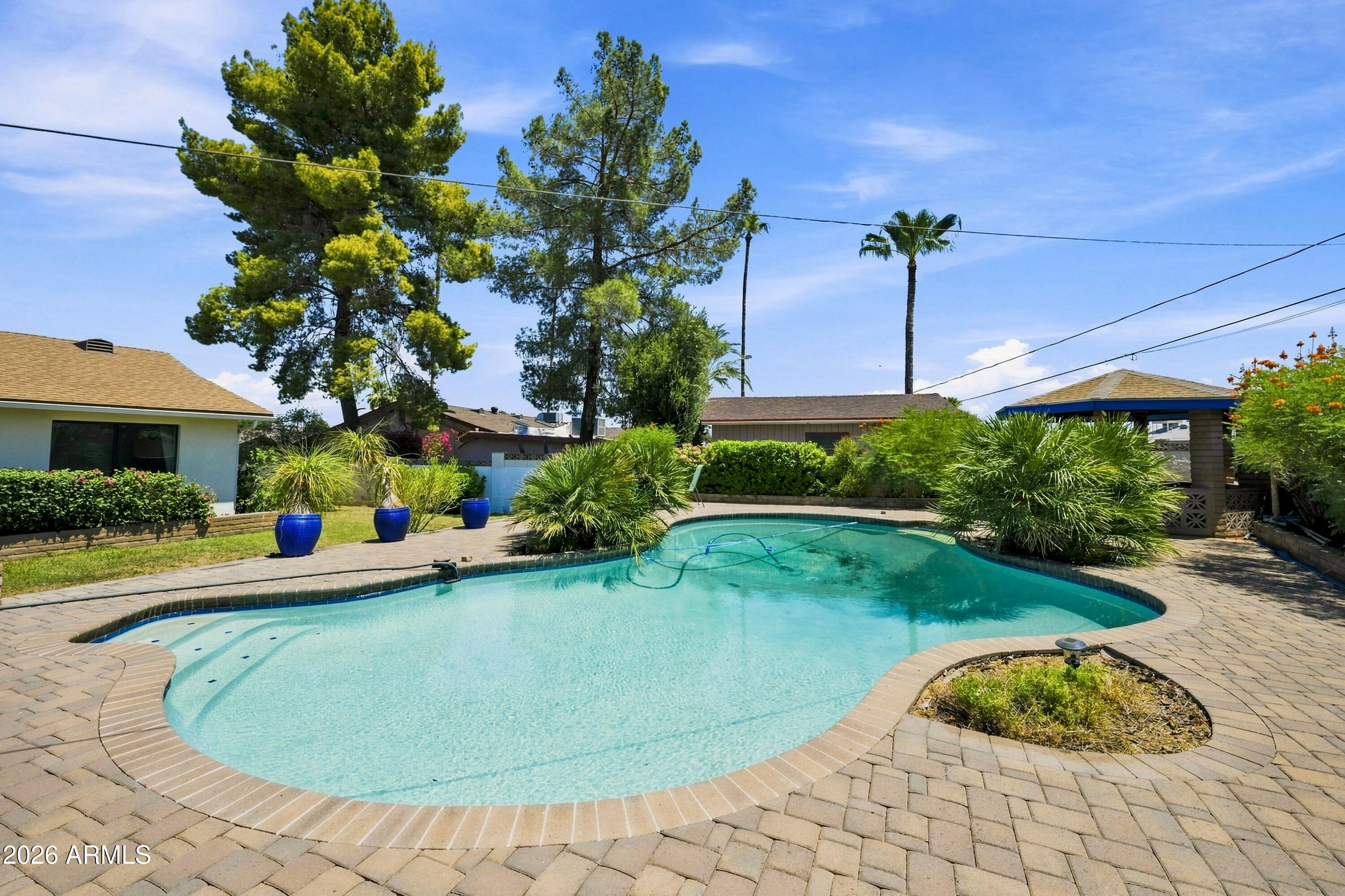 3827 E MERCER Lane
