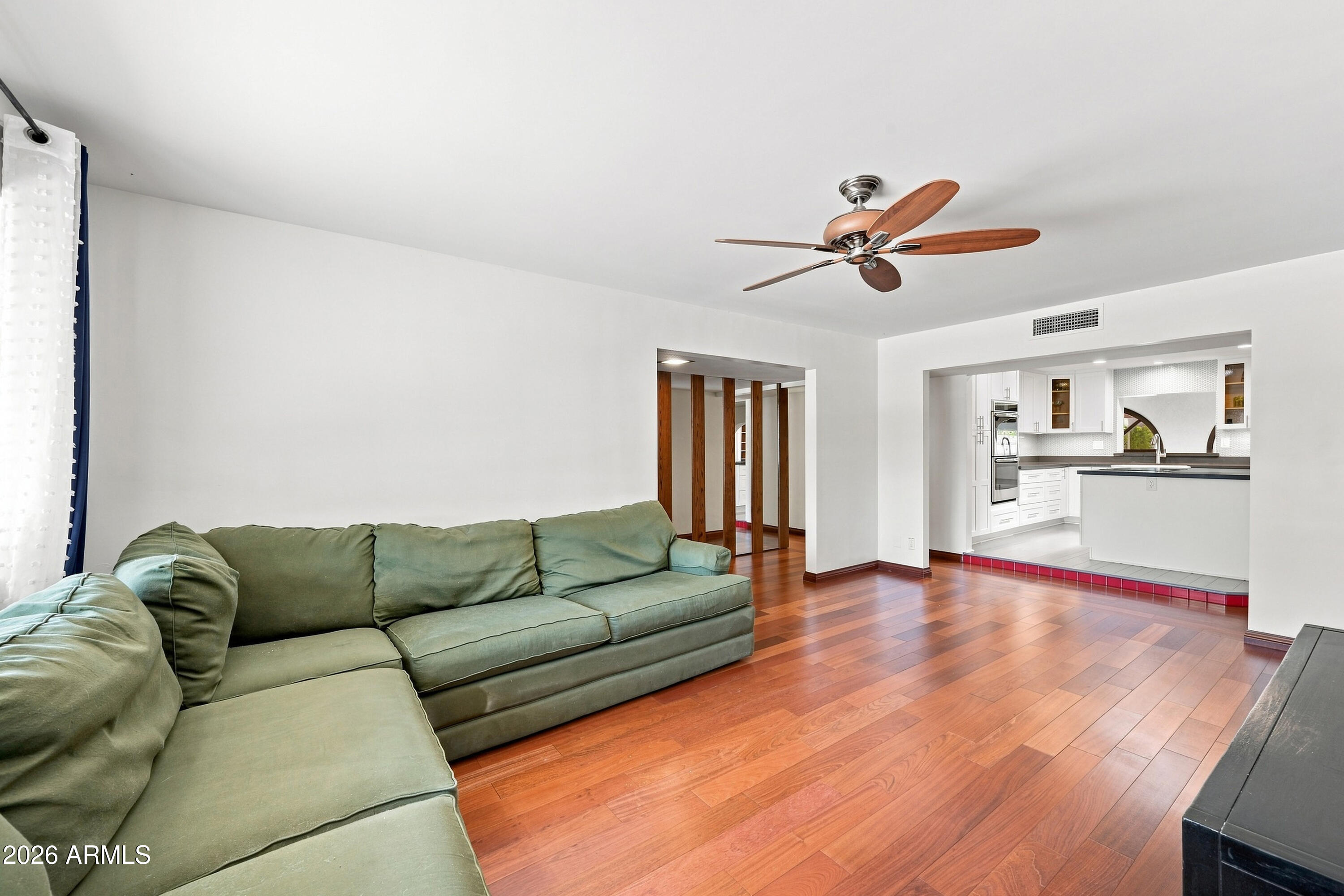 3827 E MERCER Lane