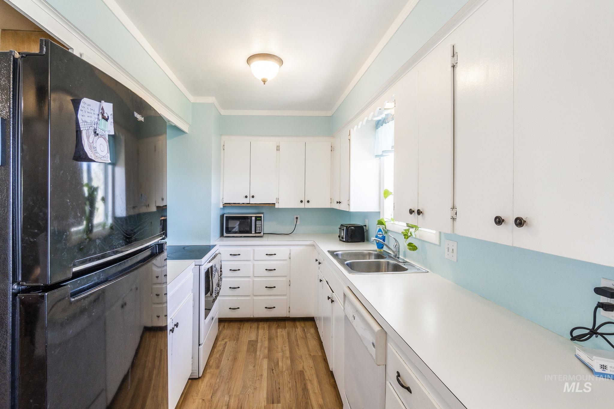 3395 Parke Ave.