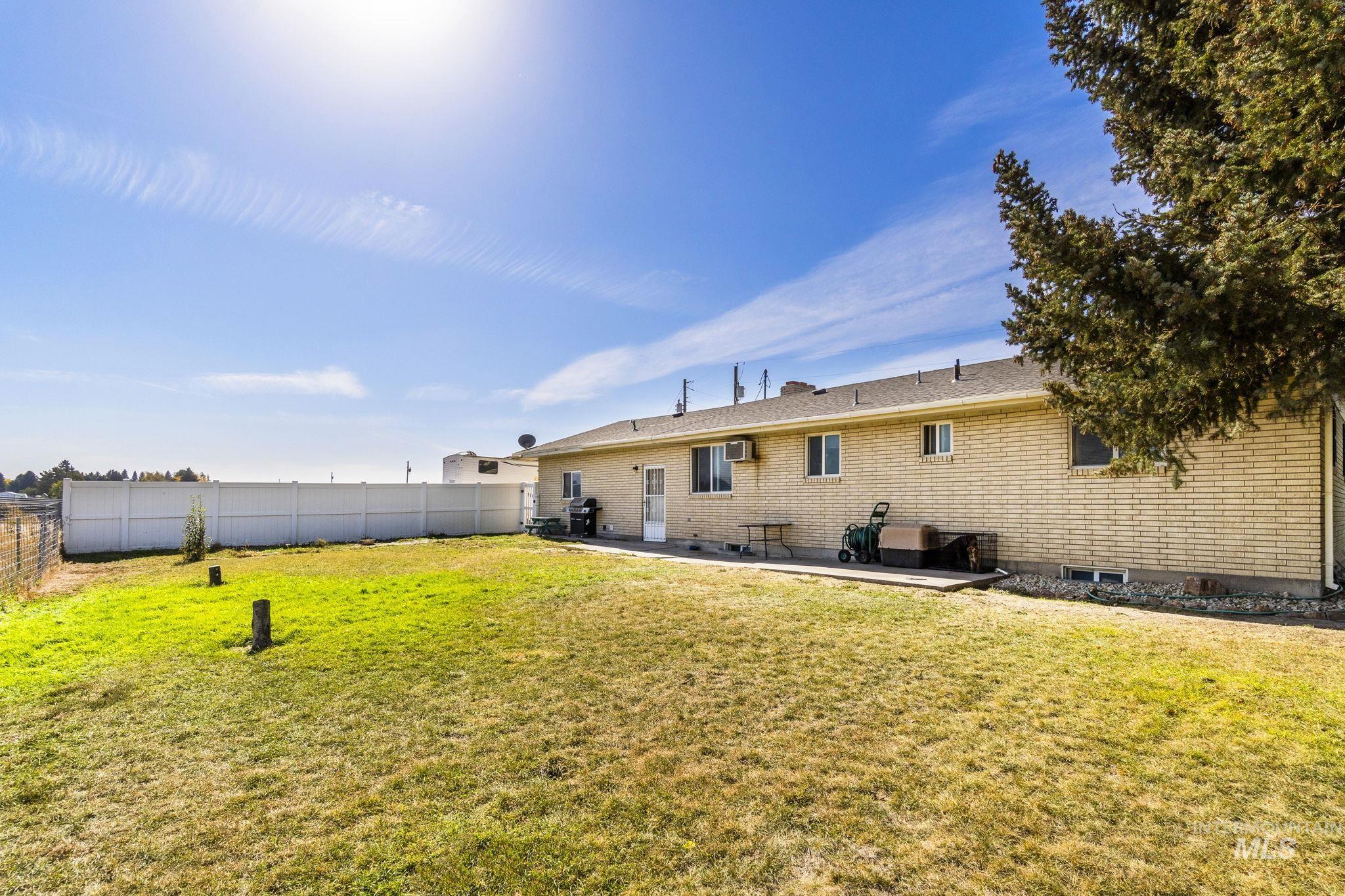 3395 Parke Ave.