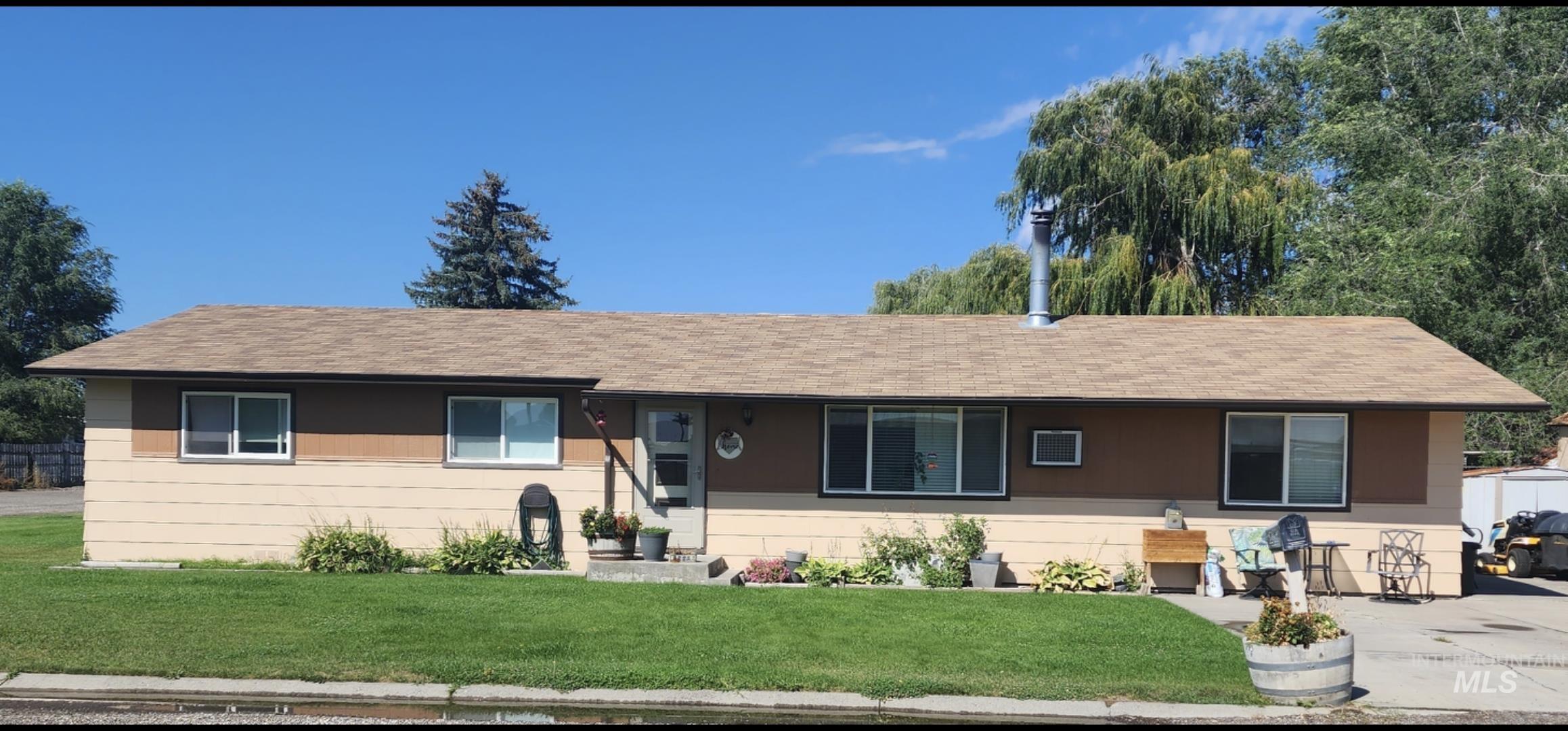 104 N 6th Street E