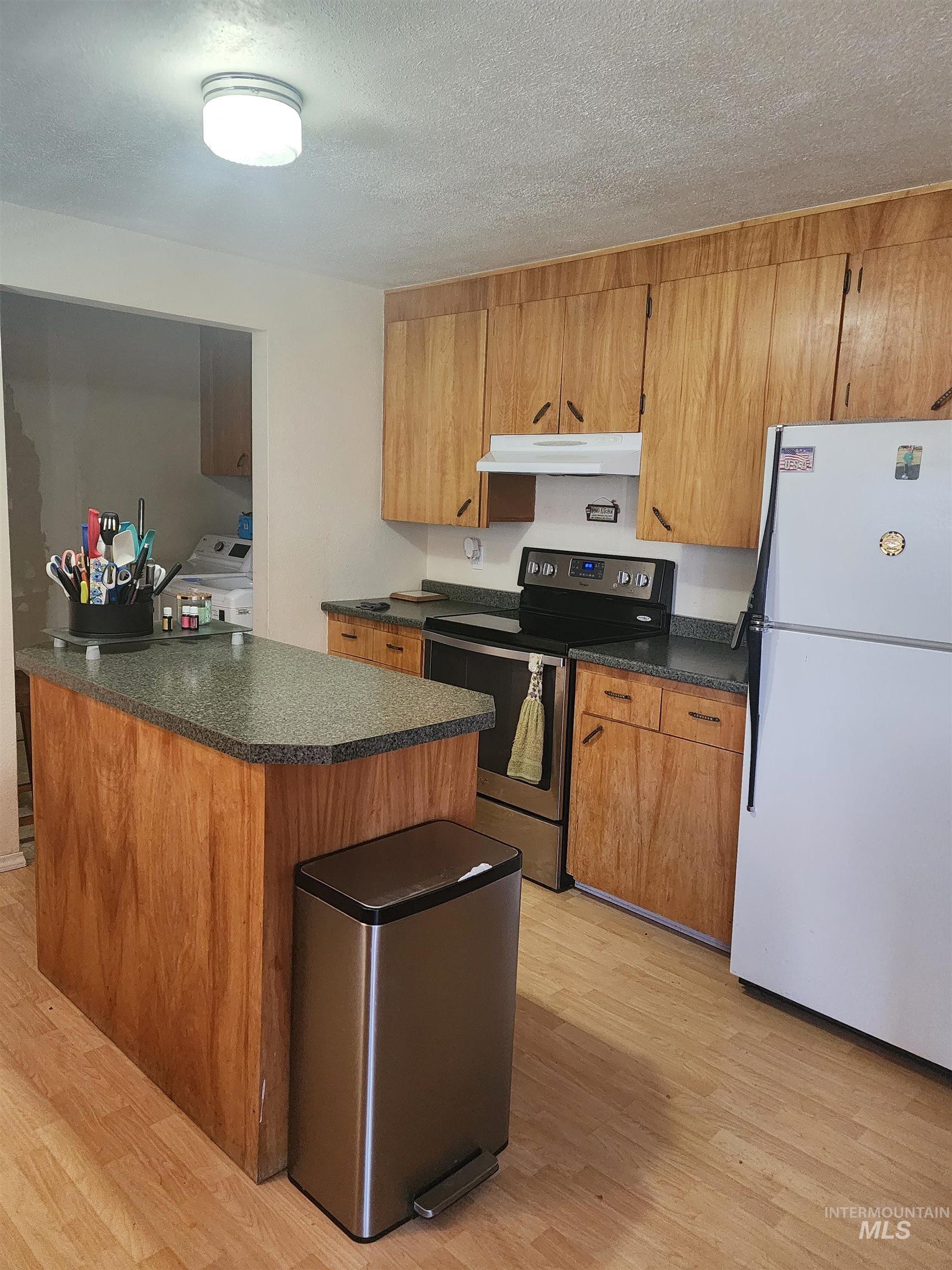 104 N 6th Street E