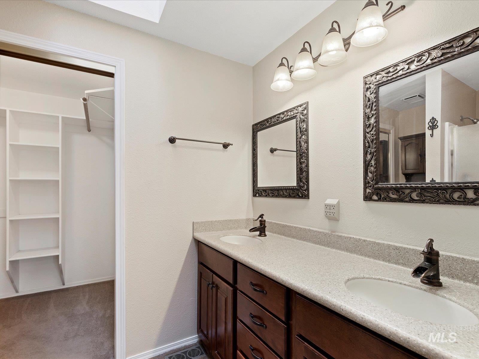 2558 S Falling Brook Ln