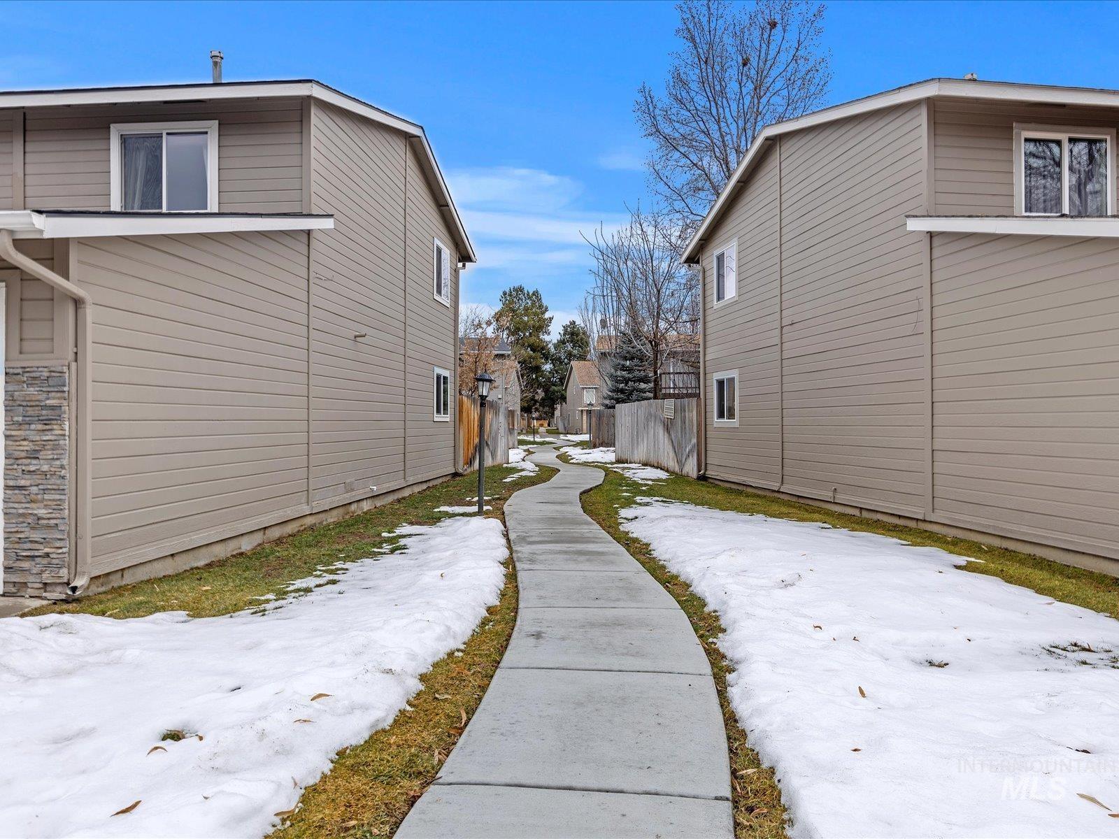 2558 S Falling Brook Ln