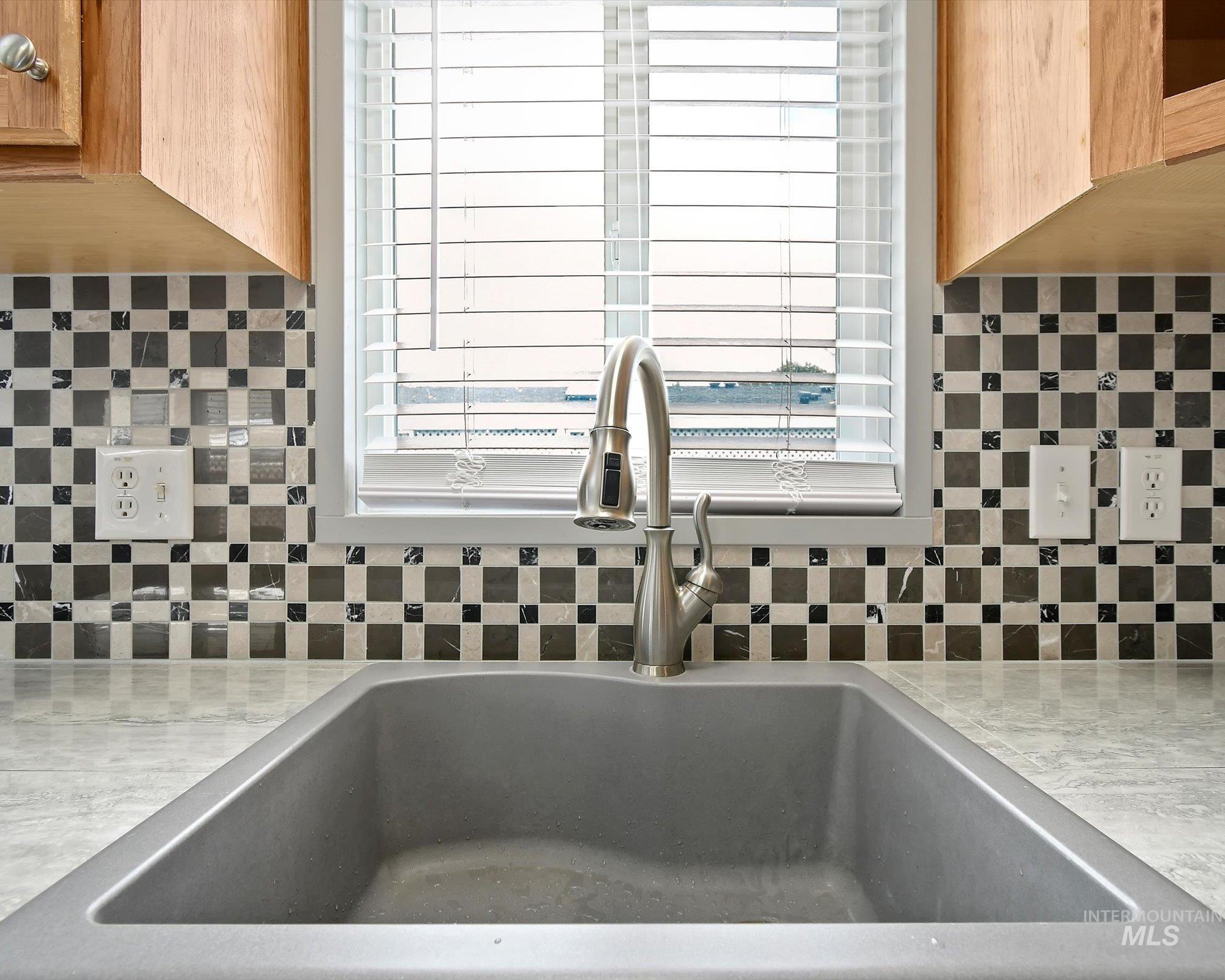 389 W Silver City Dr