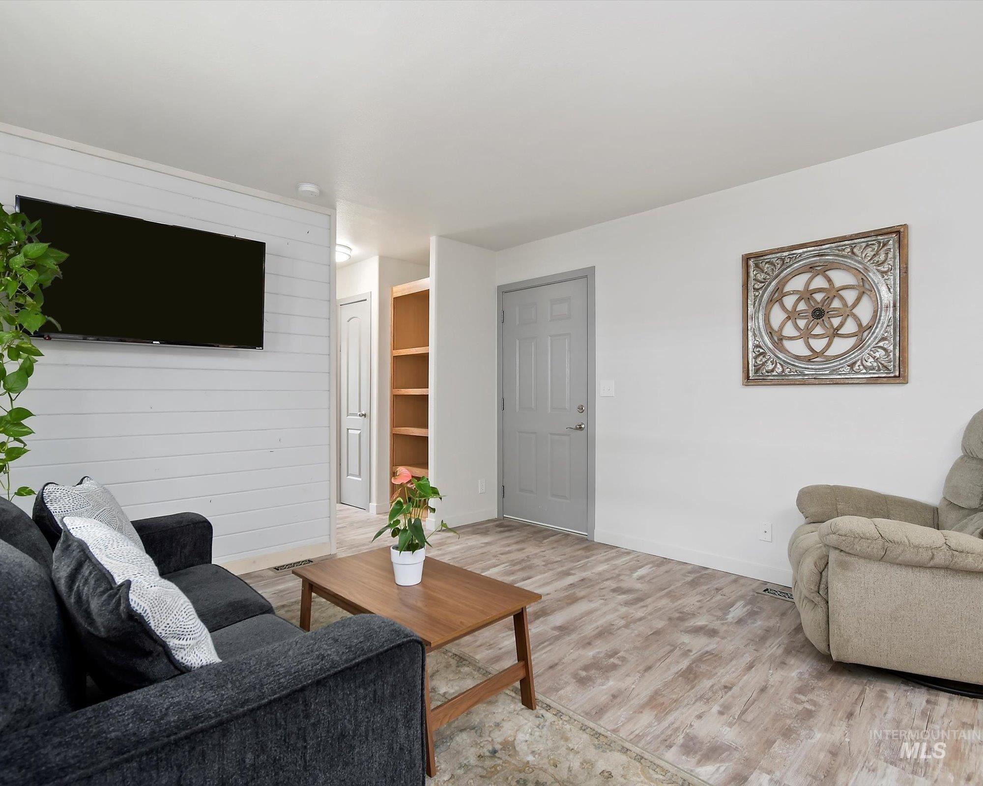 389 W Silver City Dr