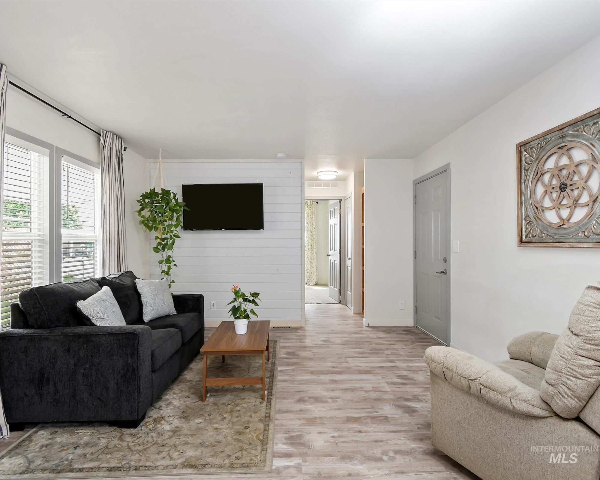 389 W Silver City Dr