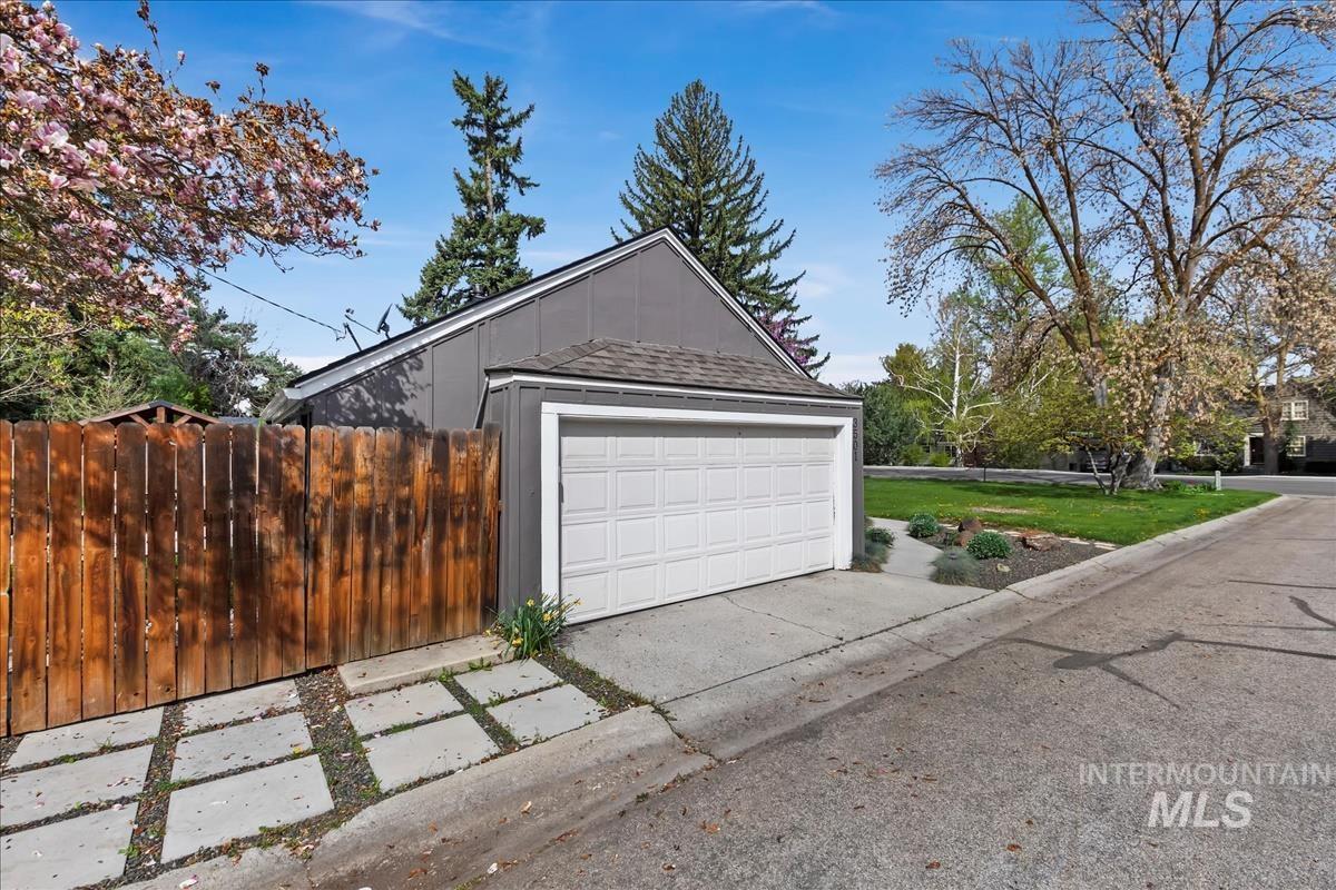 3501 W Kootenai St