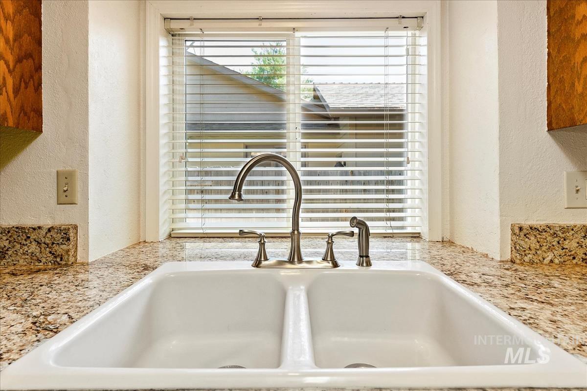 3516 S Weathered Ave