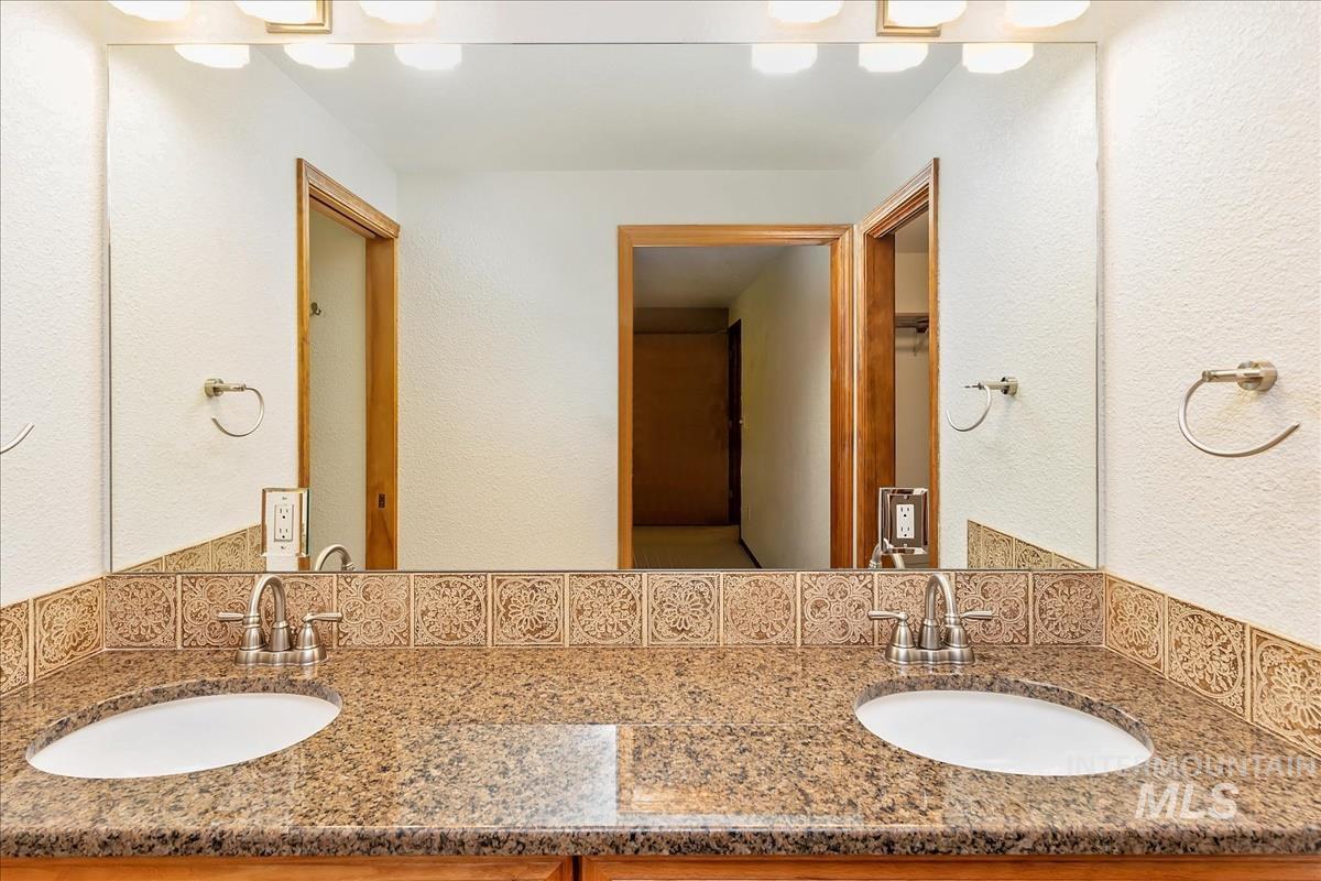 3516 S Weathered Ave