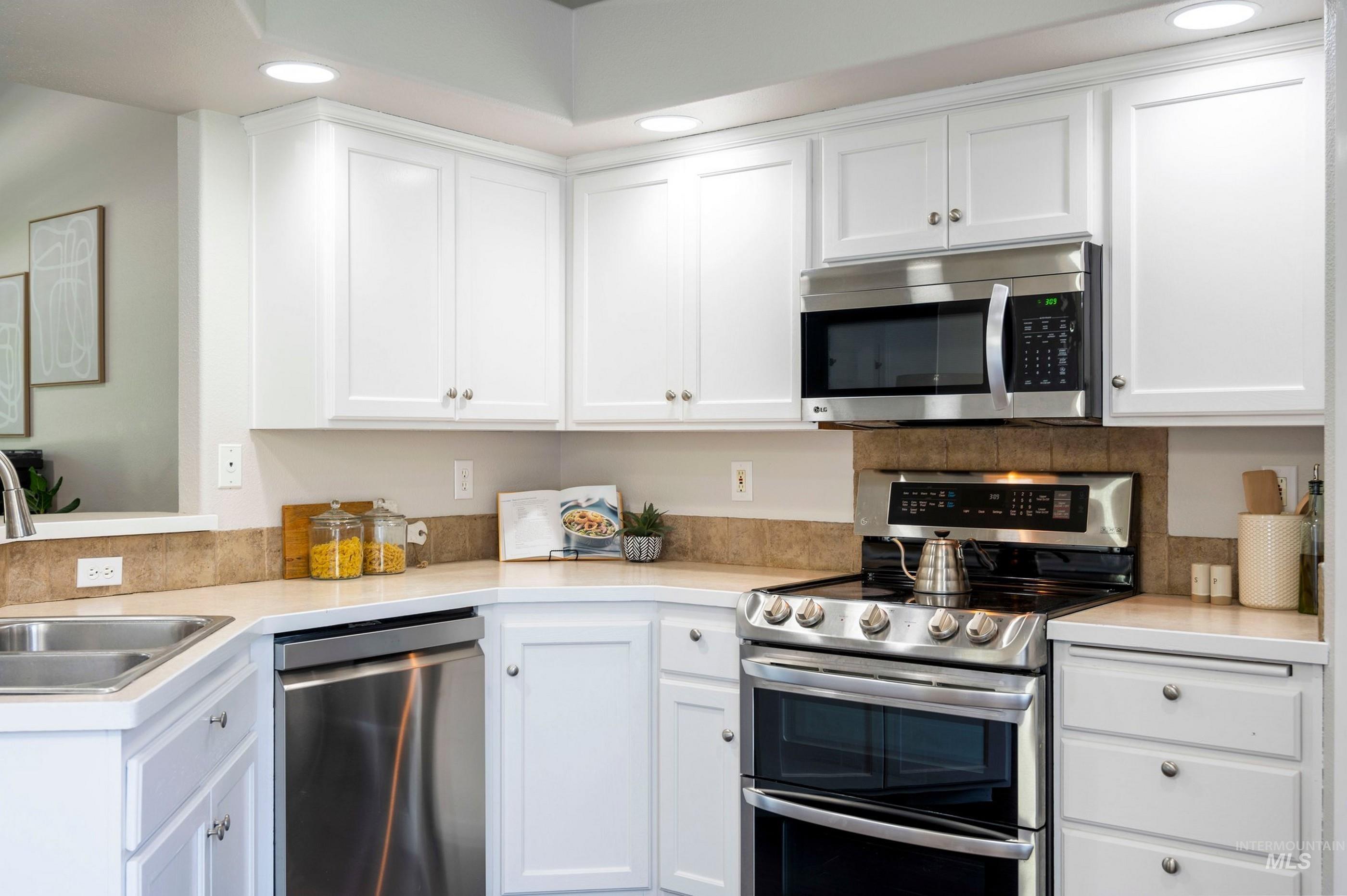 3152 S Priest River Ave