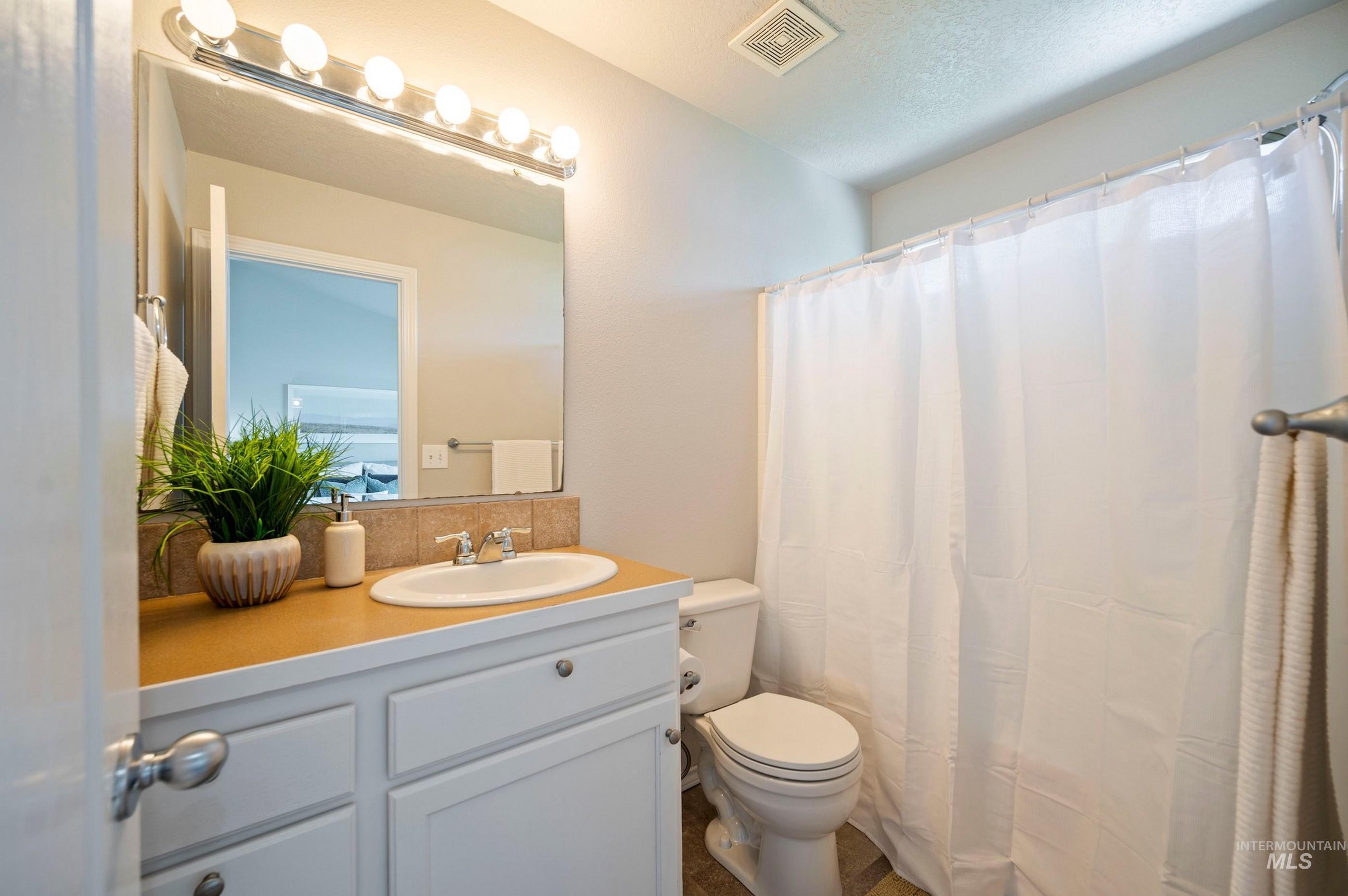 3152 S Priest River Ave