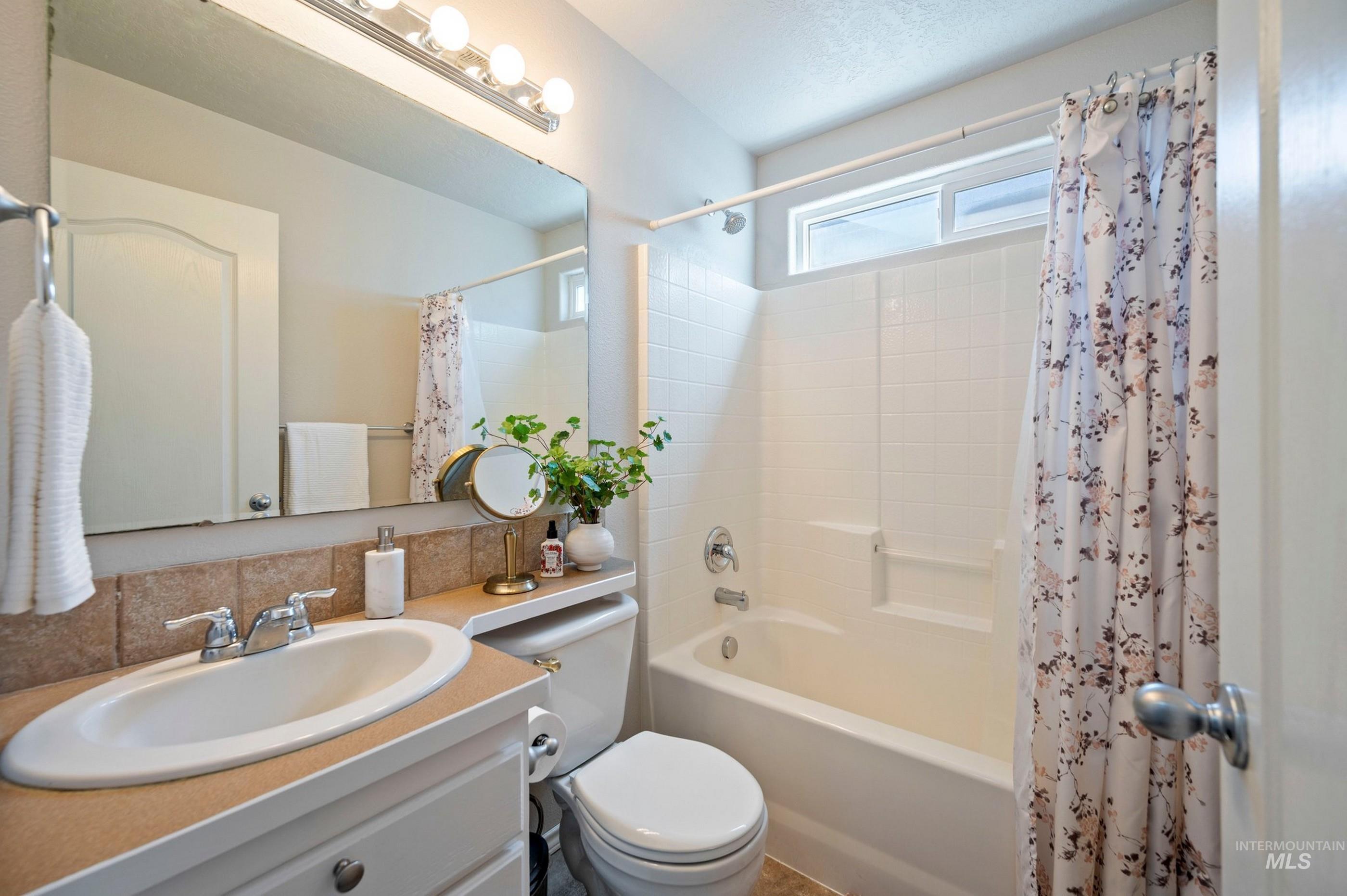 3152 S Priest River Ave