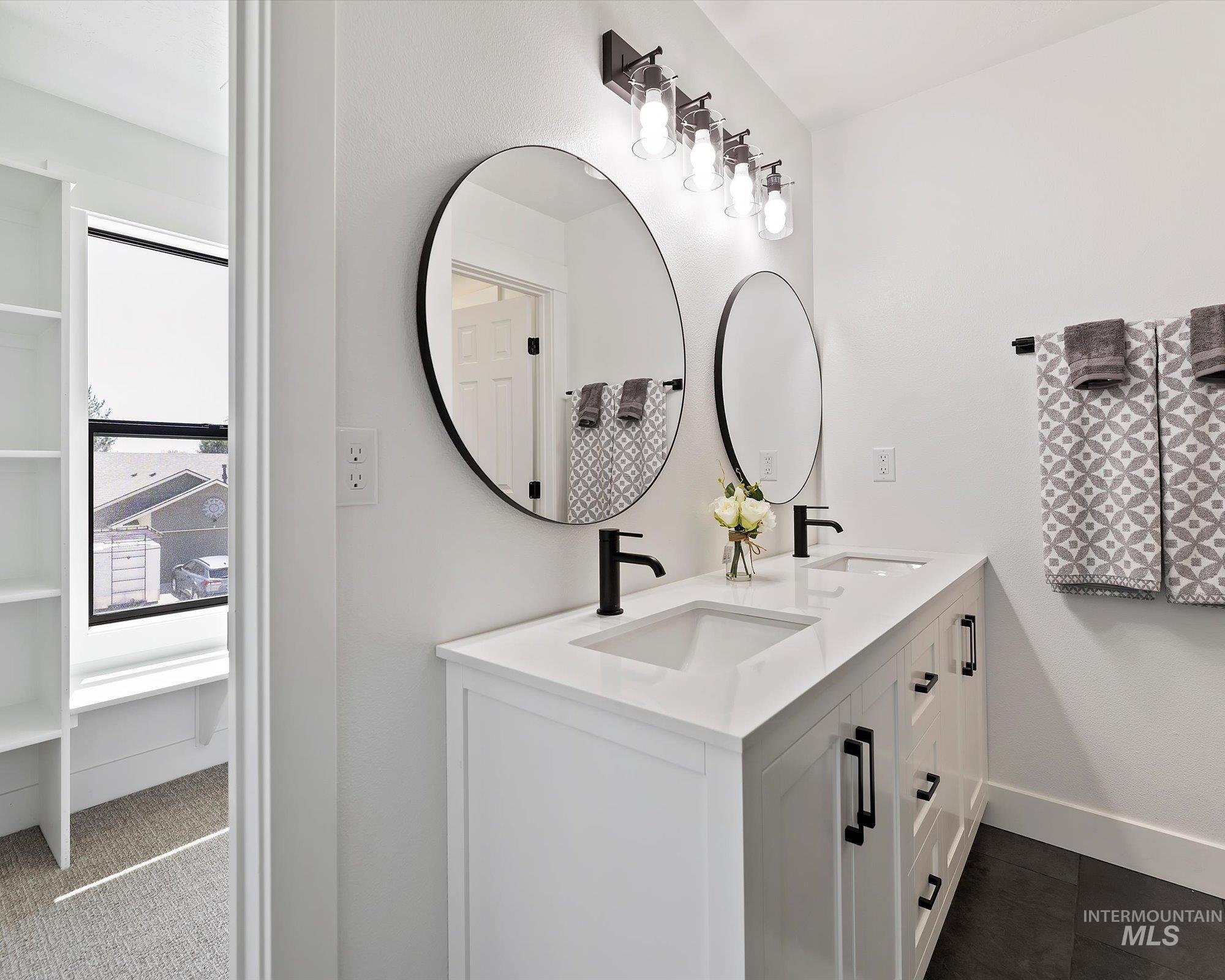 1306 E Desert View Way